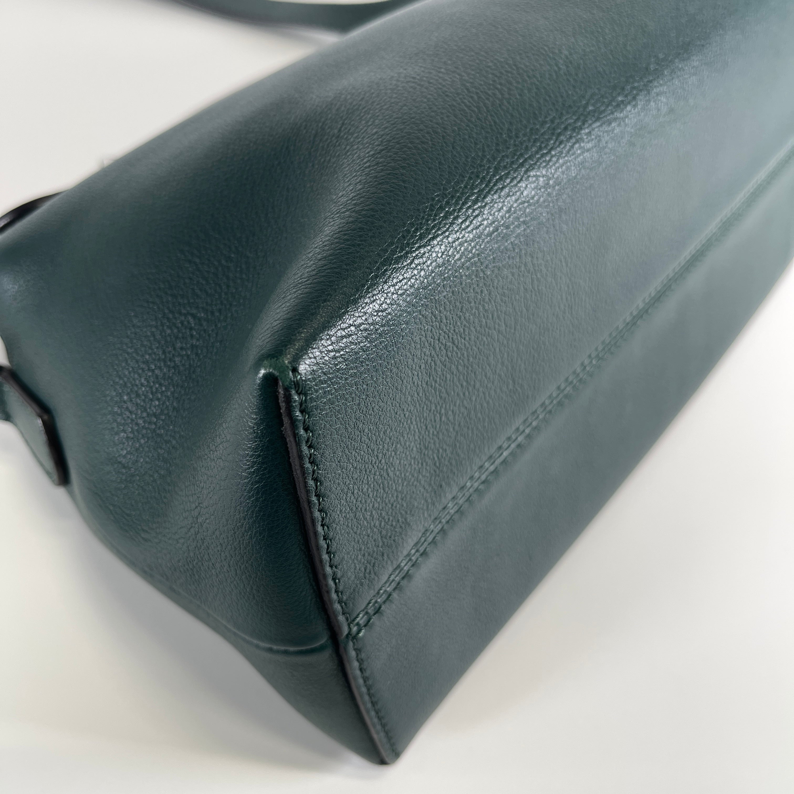 2605 secondhand FENDI By the Way medium leather 2WAY hand bag green 8BL124