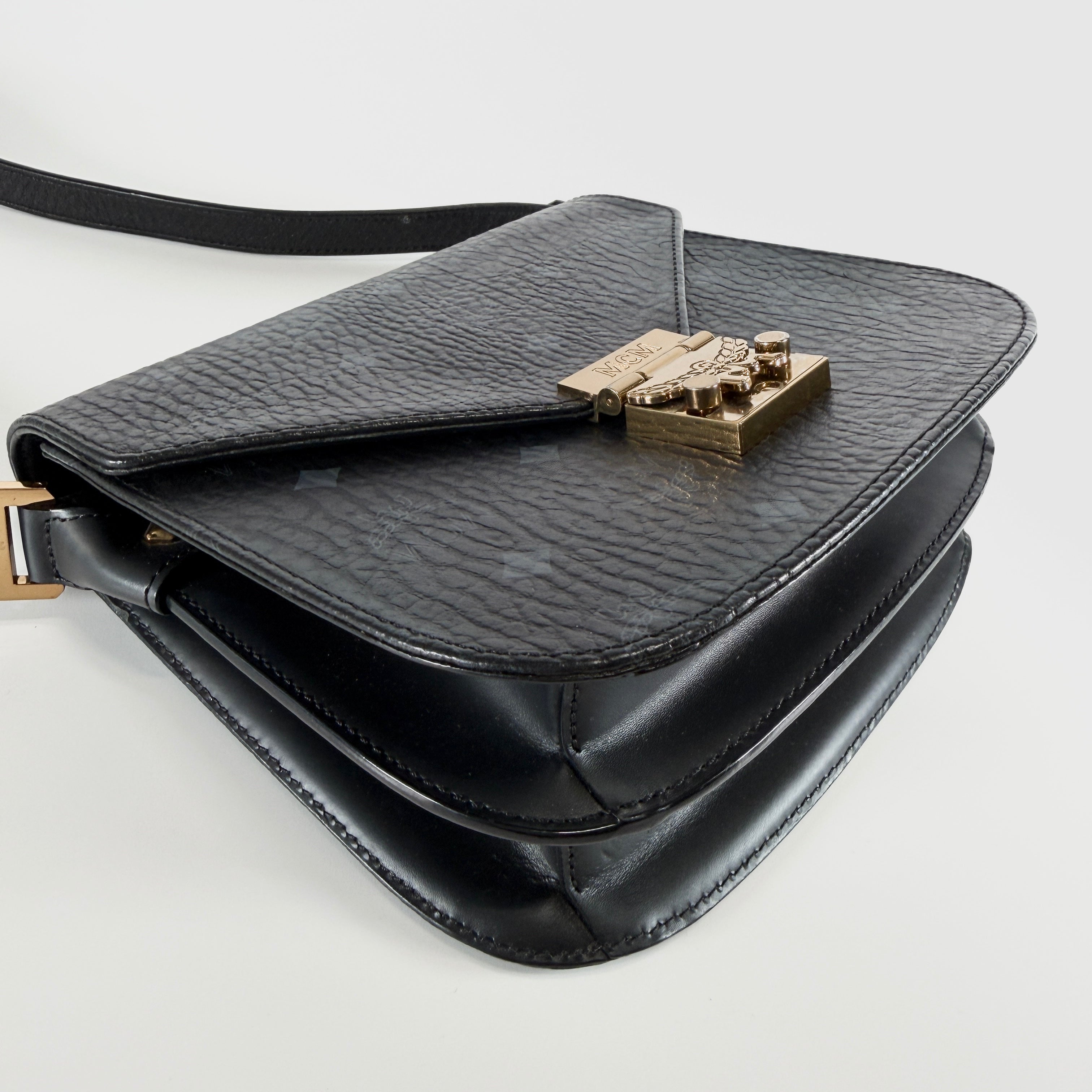 2607 secondhand MCM Shoulder bag