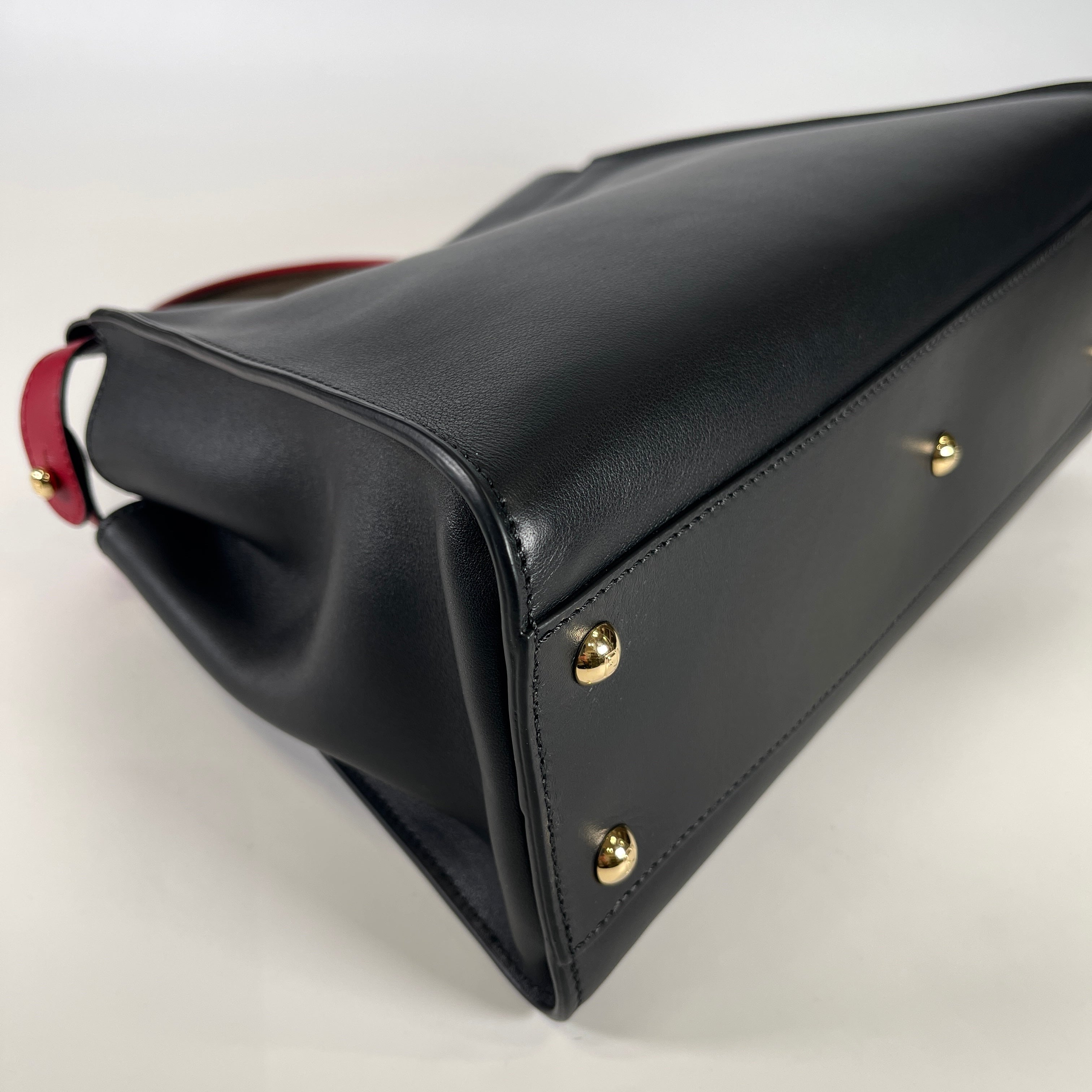 2606 secondhand FENDI Peekaboo
