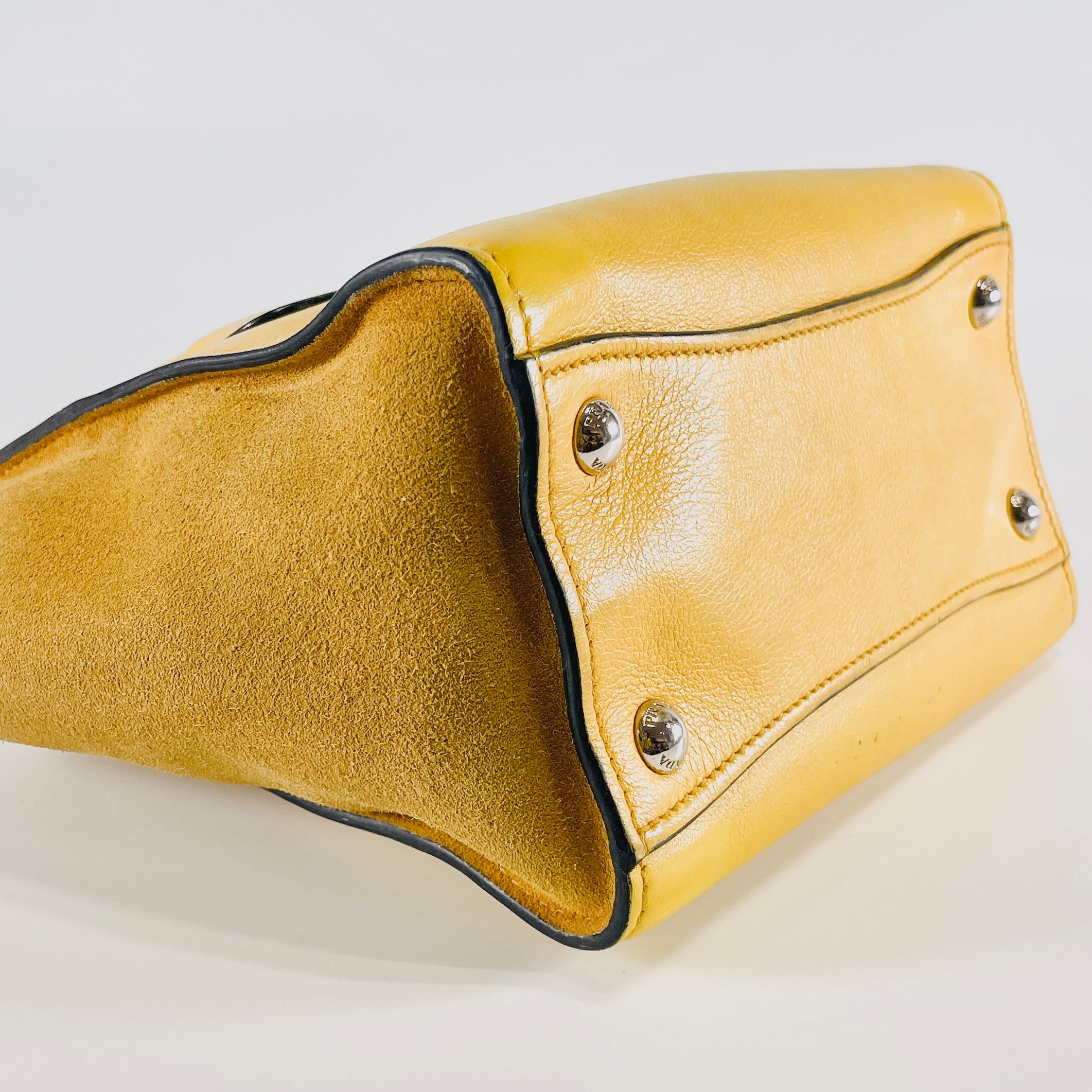 2605 secondhand PRADA leather hand bag yellow Poignier