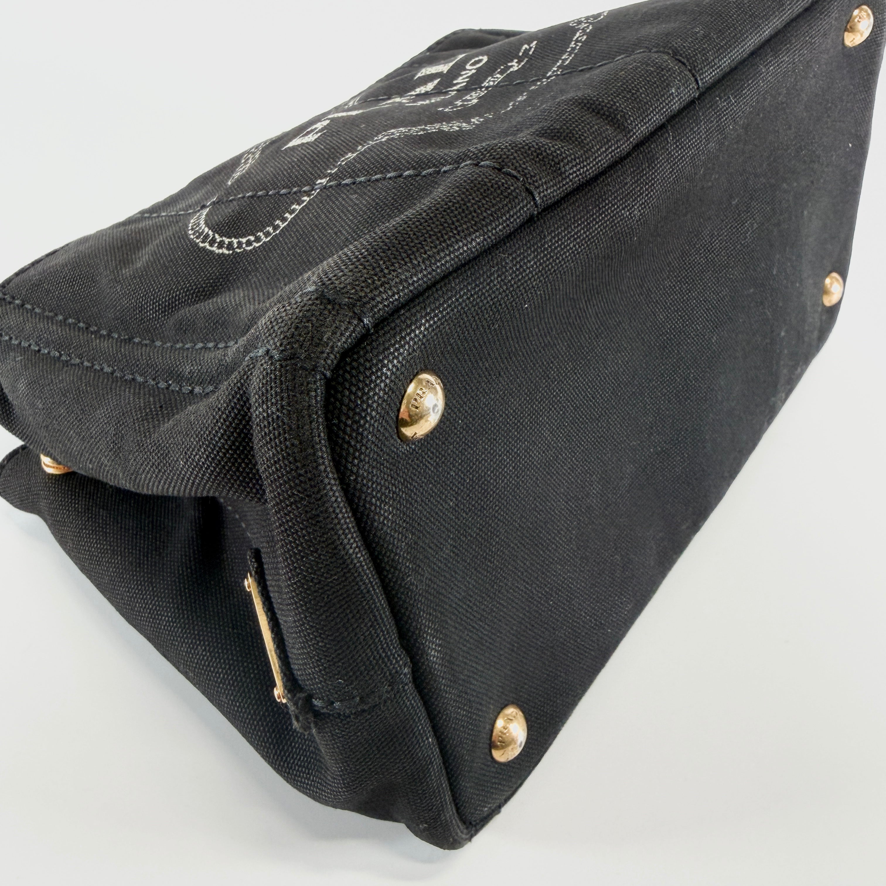 2606 secondhand PRADA Shoulder bag / Crossbody Bag