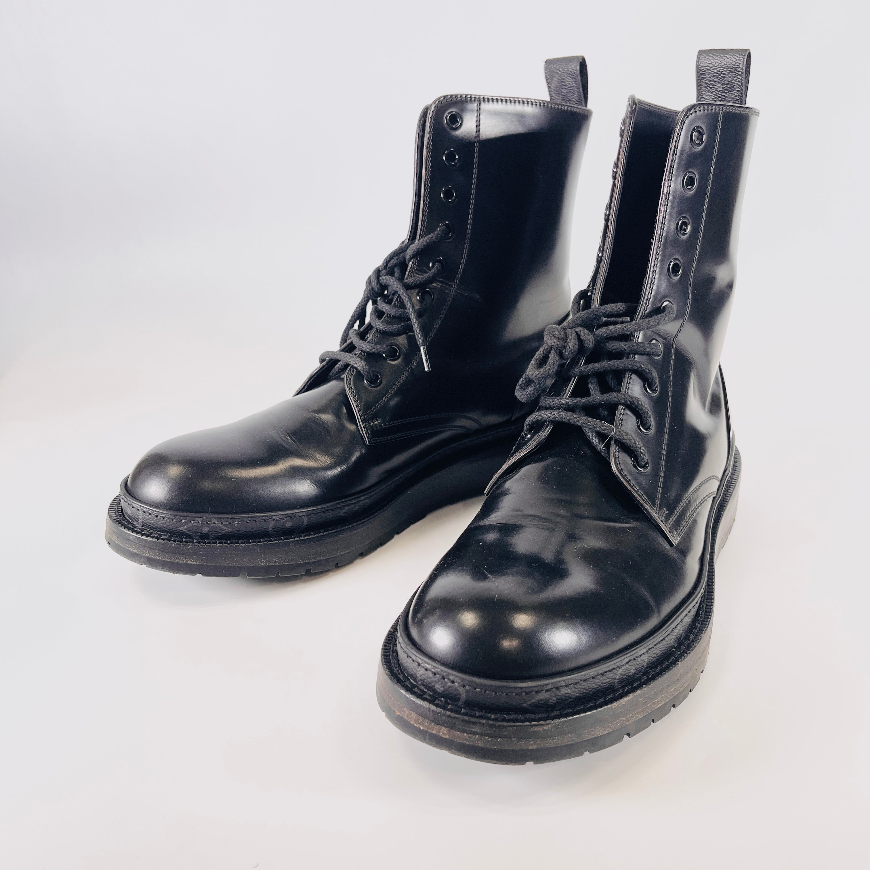 2604 secondhand LV boots