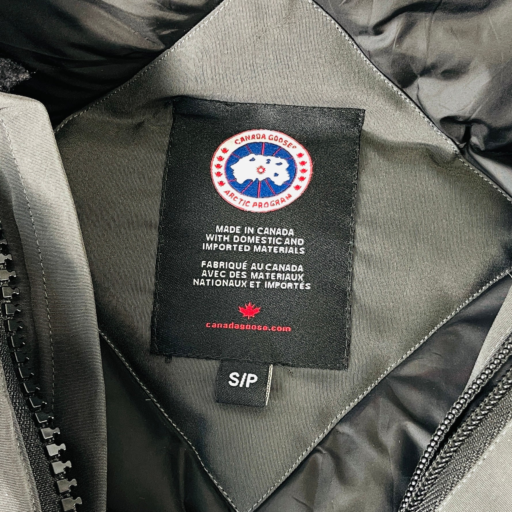 2601 CANADA GOOSE Down jacket size :S