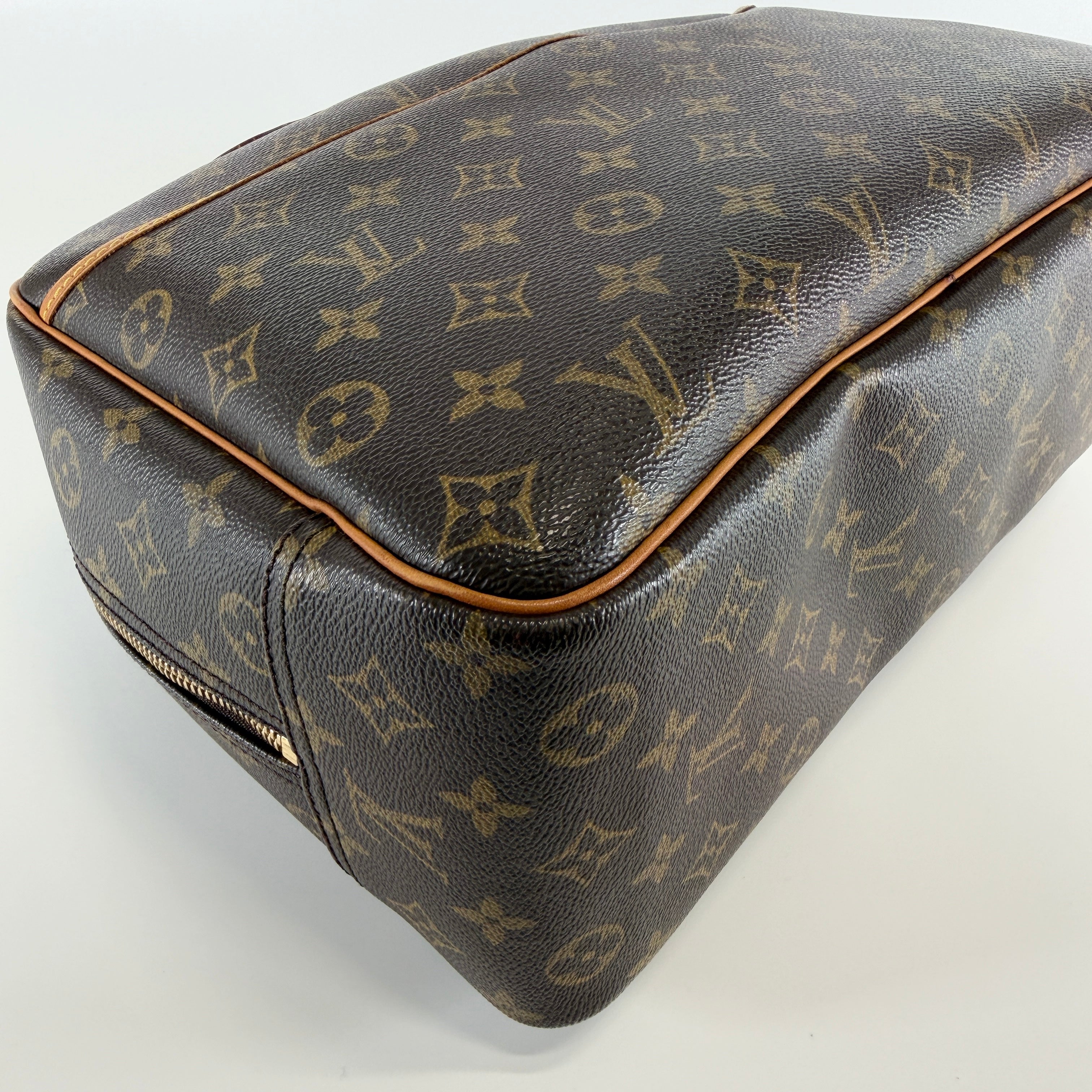 2607 secondhand LV Monogram Deauville