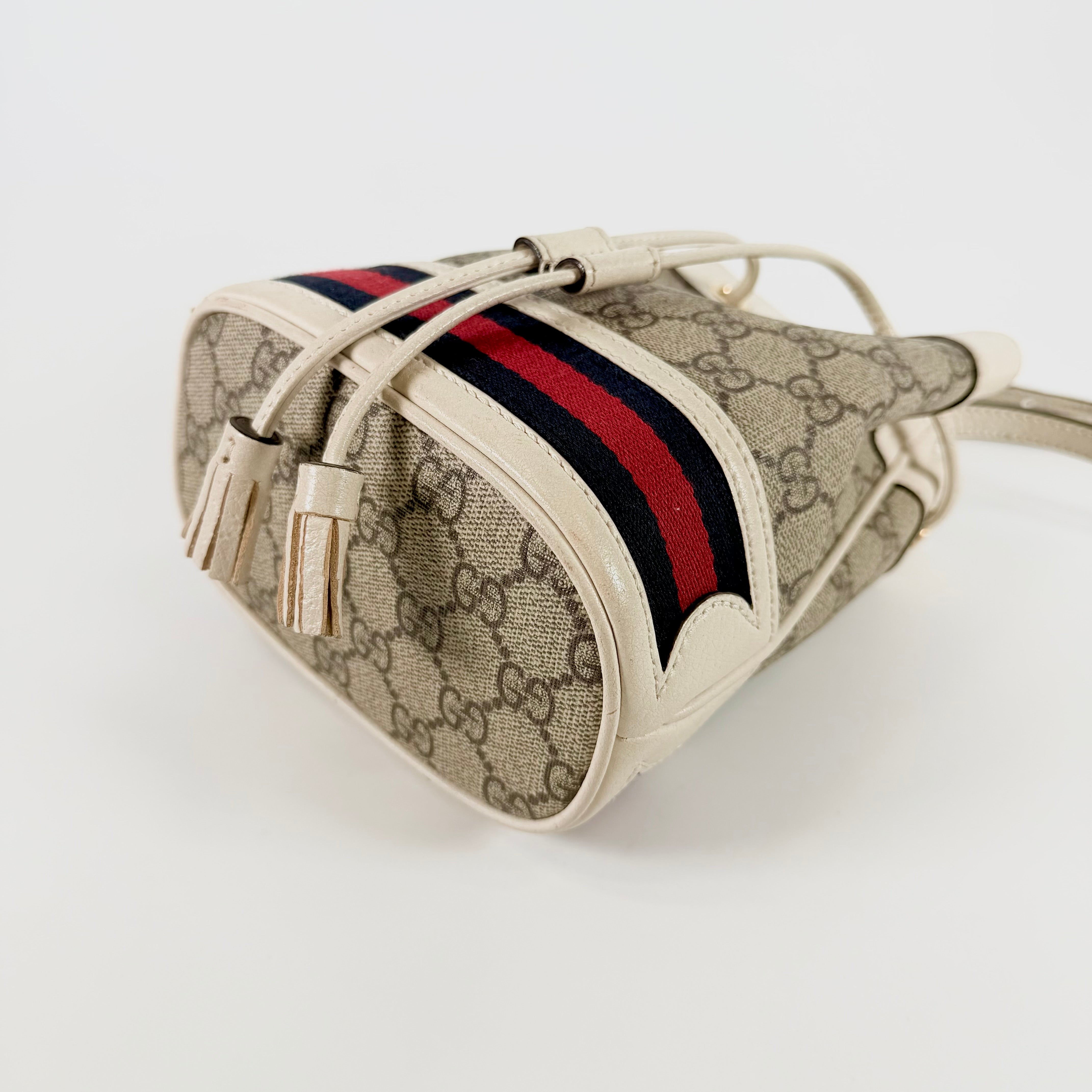 2607 secondhand GUCCI Sherry Line Bucket Bag GG Supreme Corner Scuffing