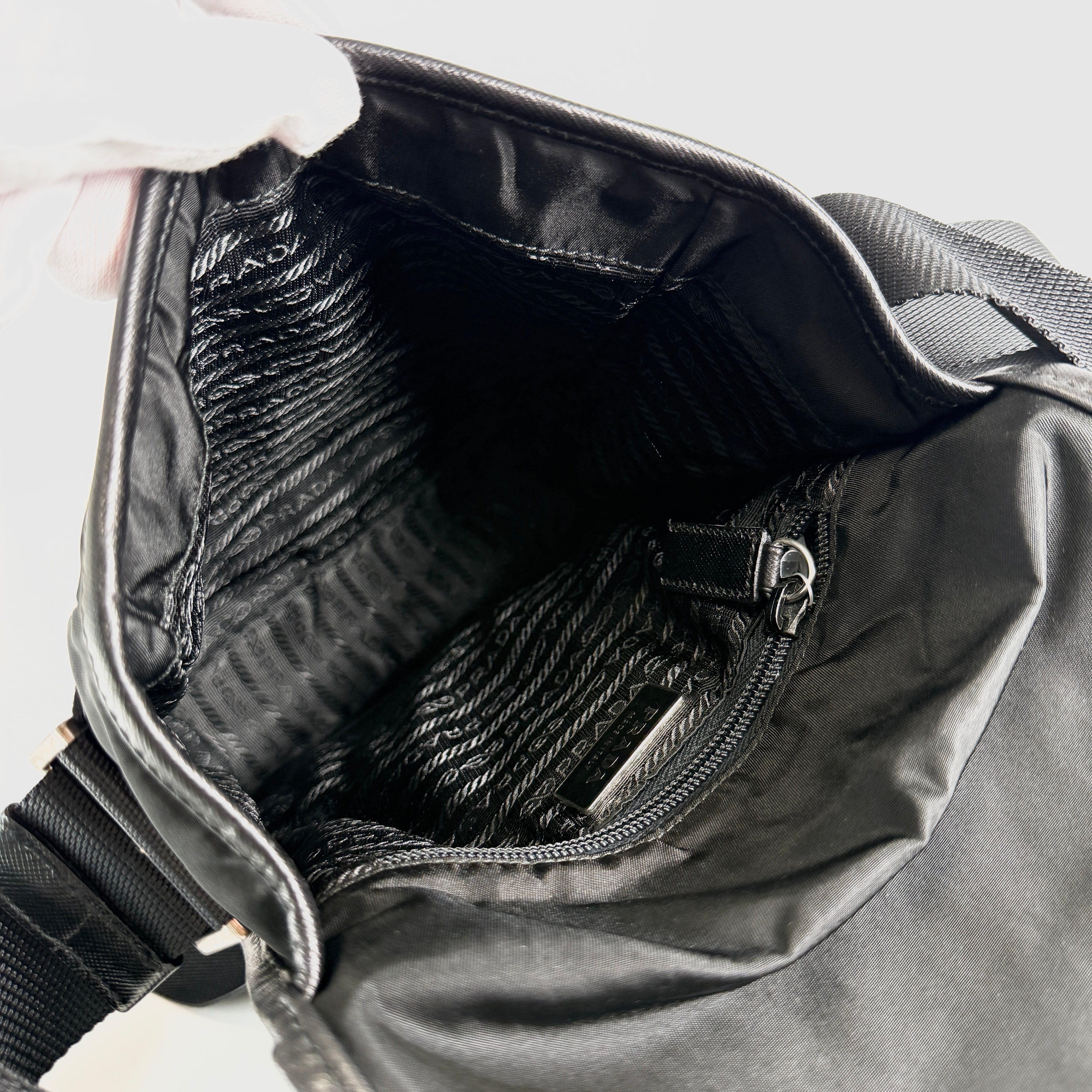 2607 secondhand PRADA nylon × leather Triangle Logo plate Shoulder bag black Guarantee card booklet