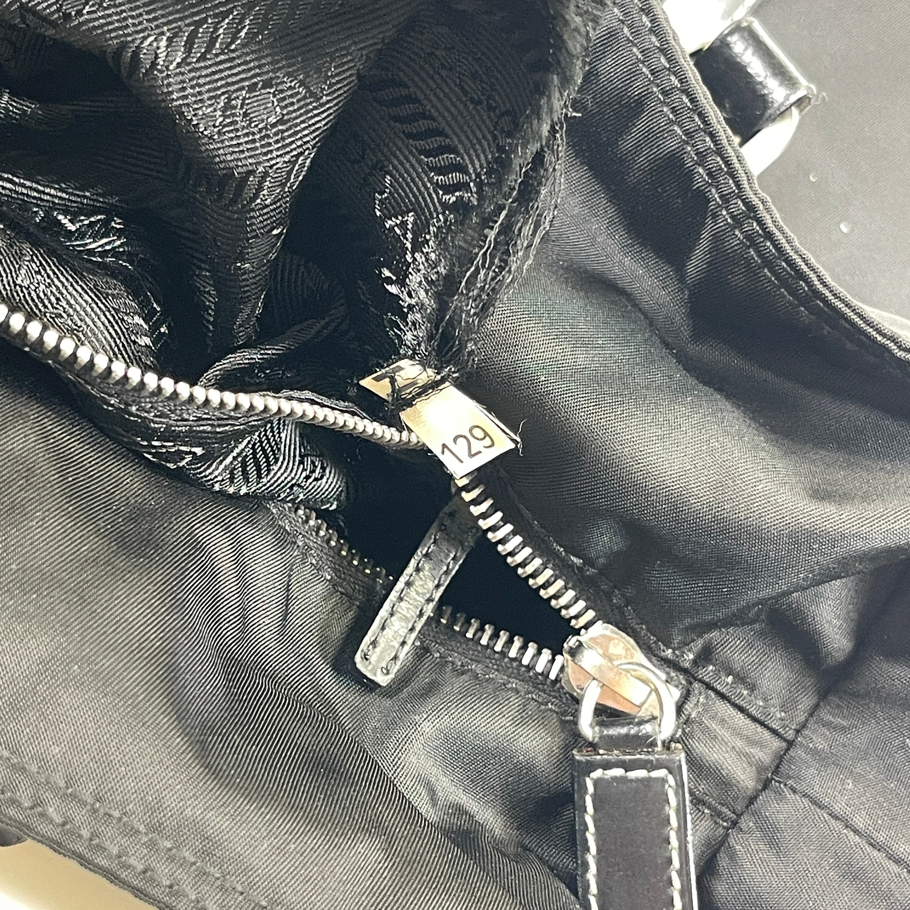 2604 secondhand PRADA calf × nylon Tote black