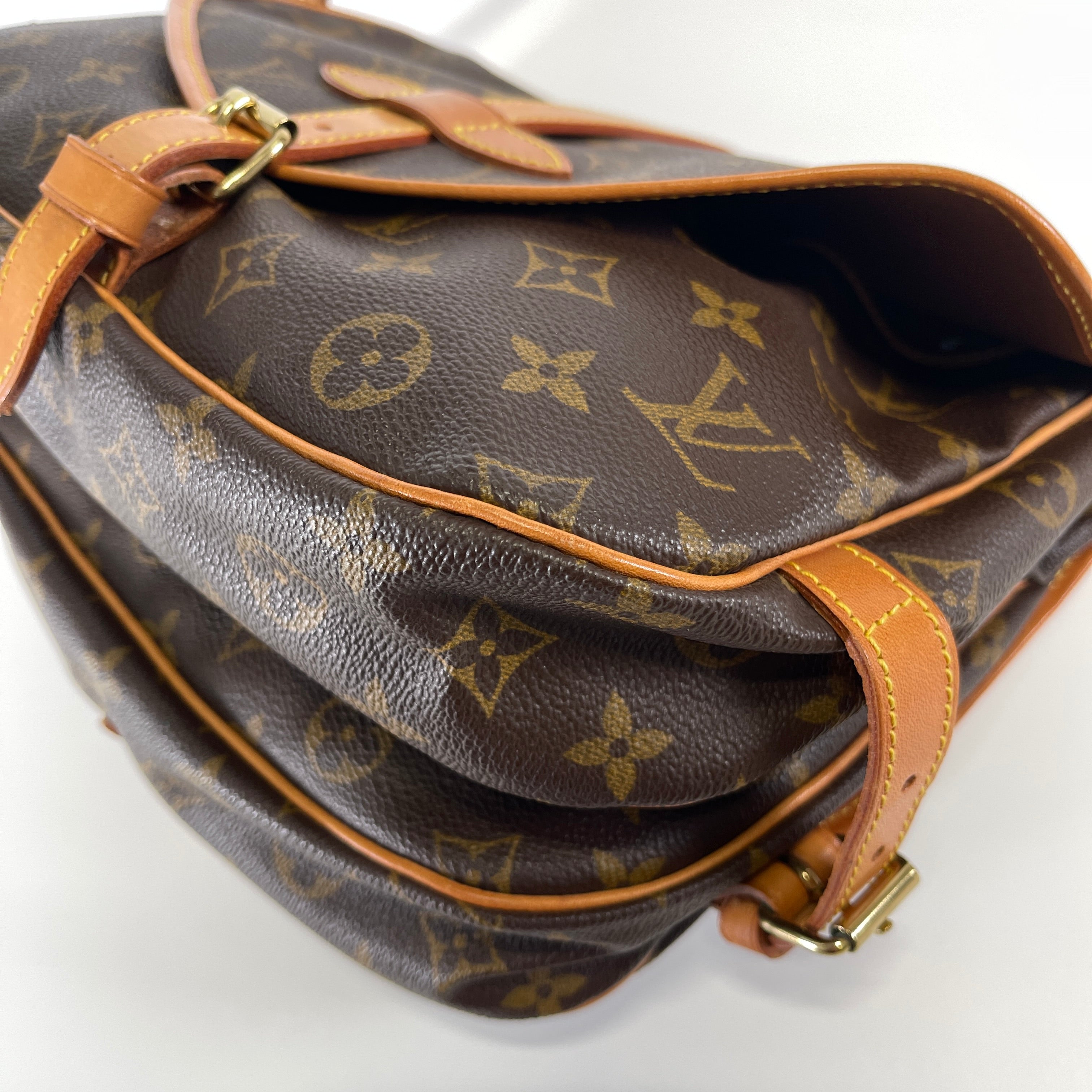 2605 secondhand LV Monogram Saumur 30