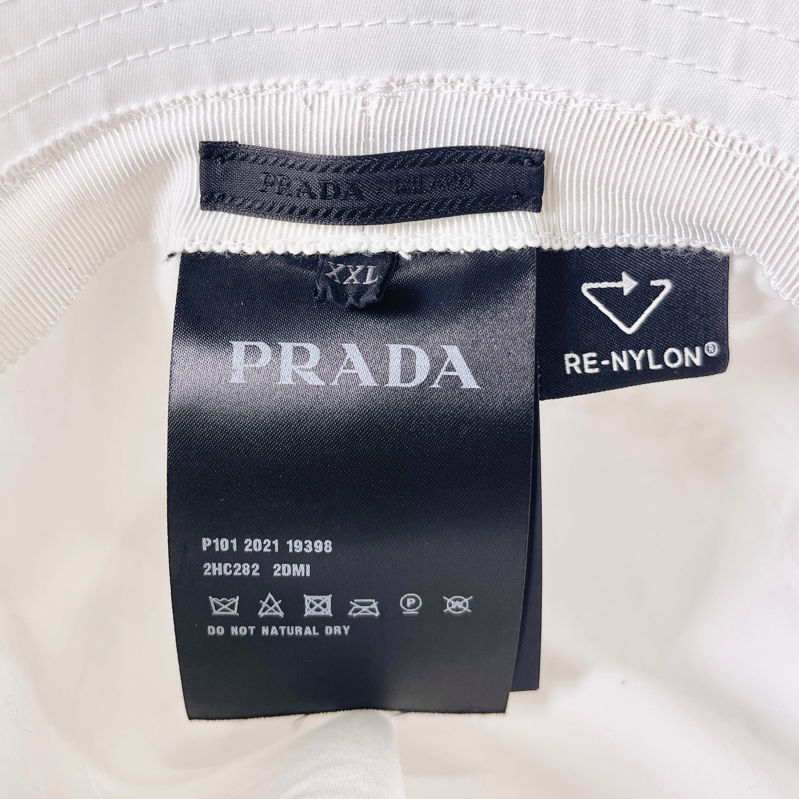 2603 secondhand PRADA cap / hat