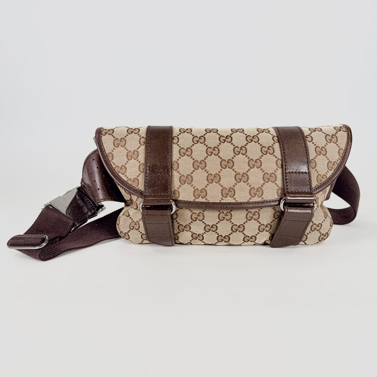 2605 secondhand GUCCI GG canvas Waist bag