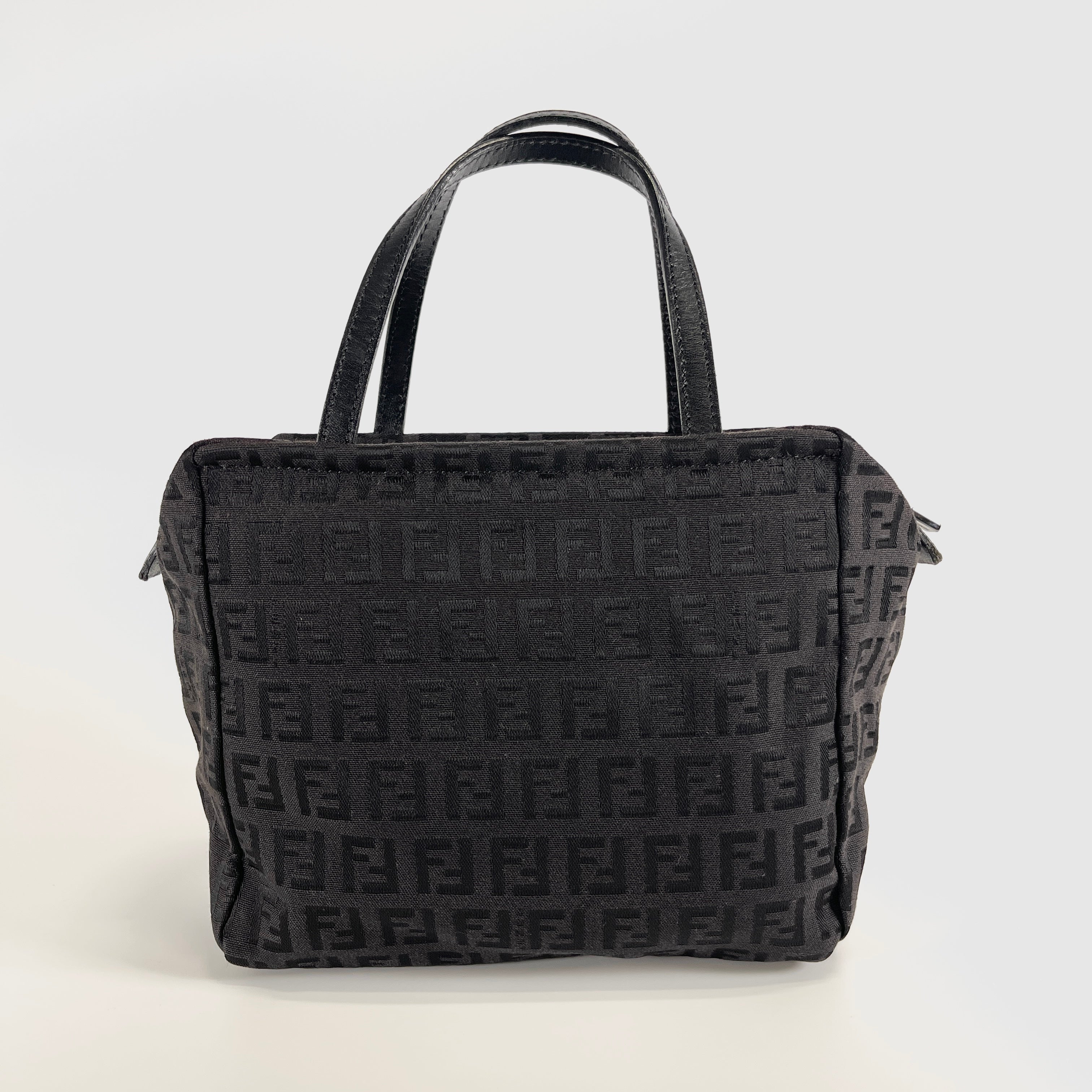 2605 secondhand FENDI Zucchino hand bag