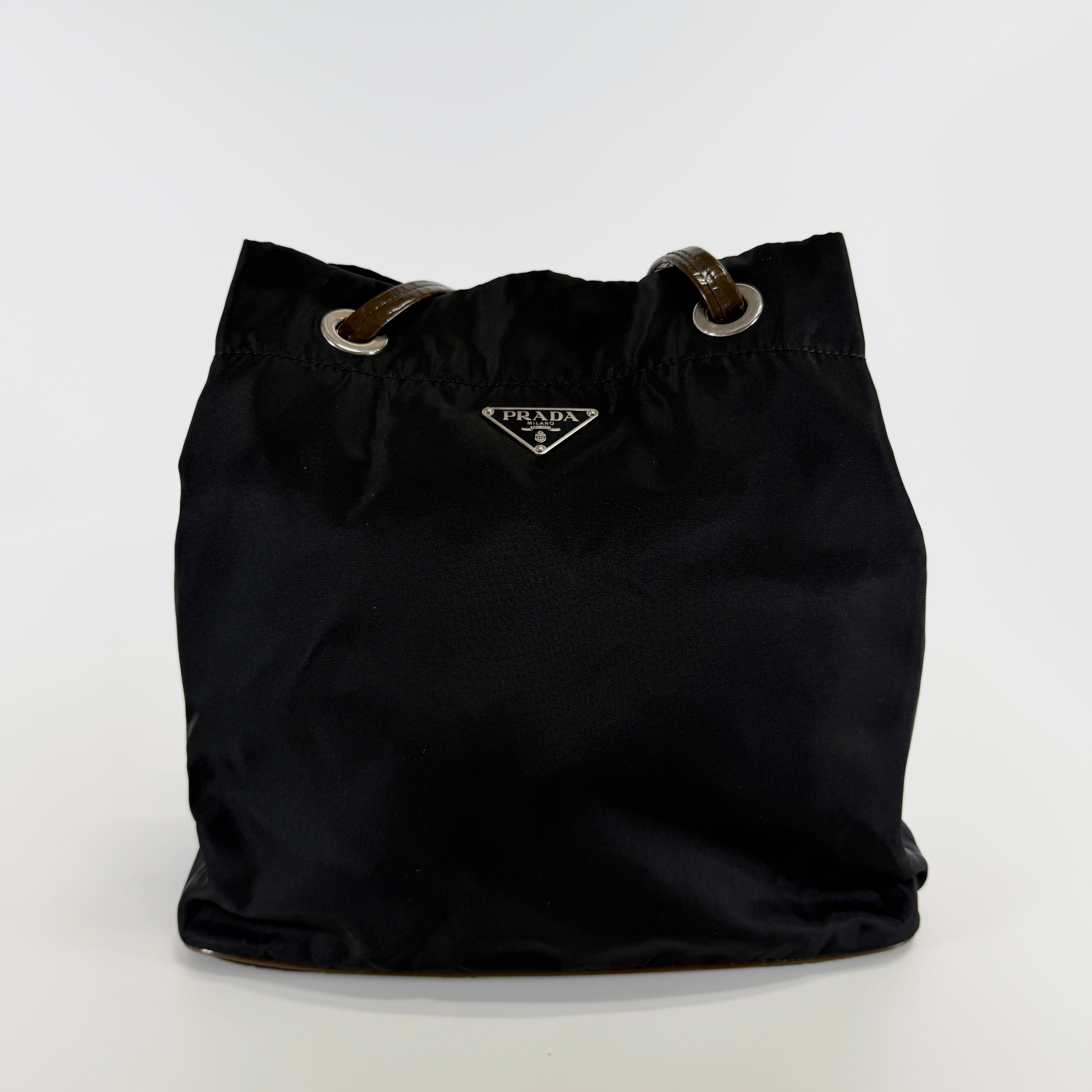 2607 secondhand PRADA Shoulder bag / Crossbody Bag