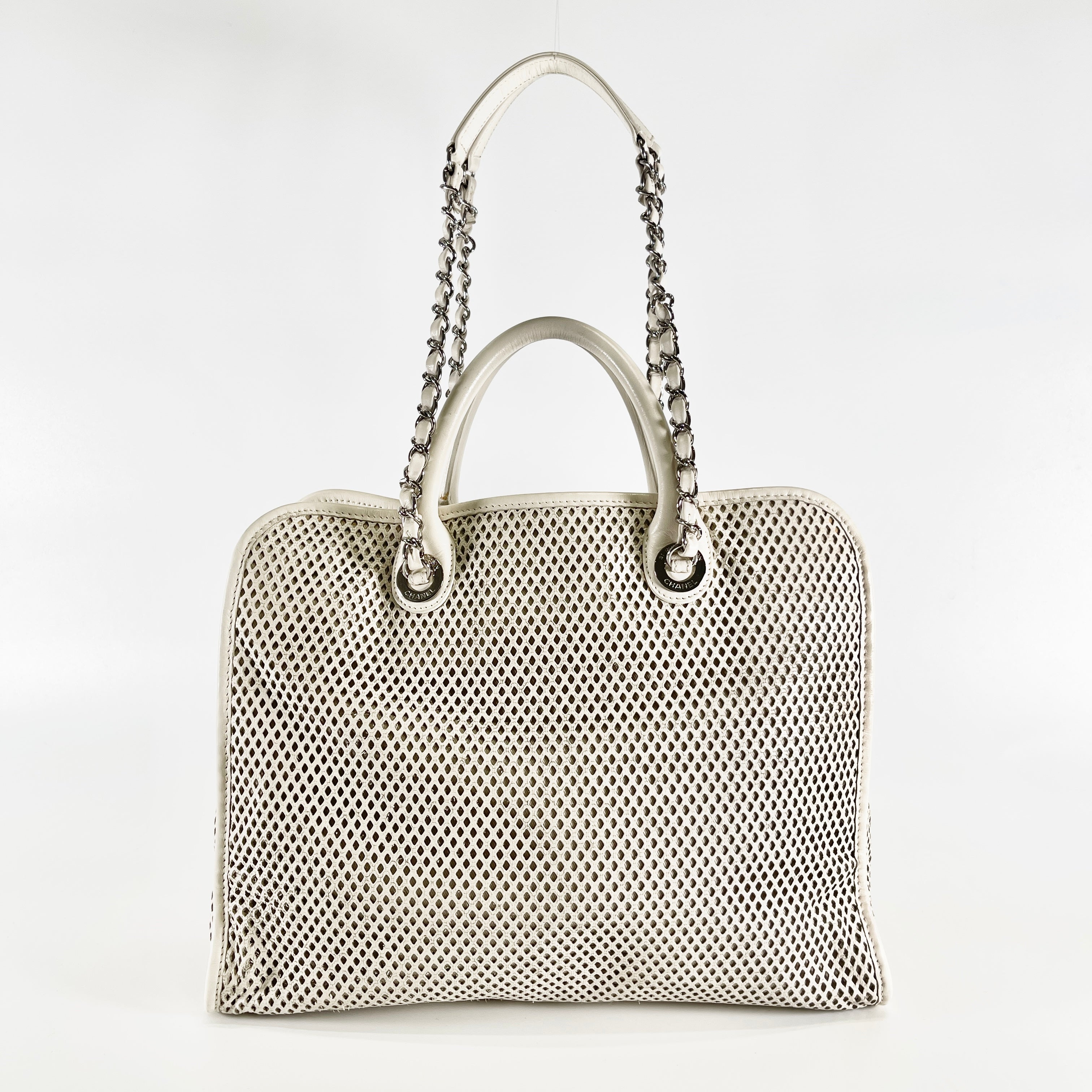 2605 secondhand CHANEL 2Way bag