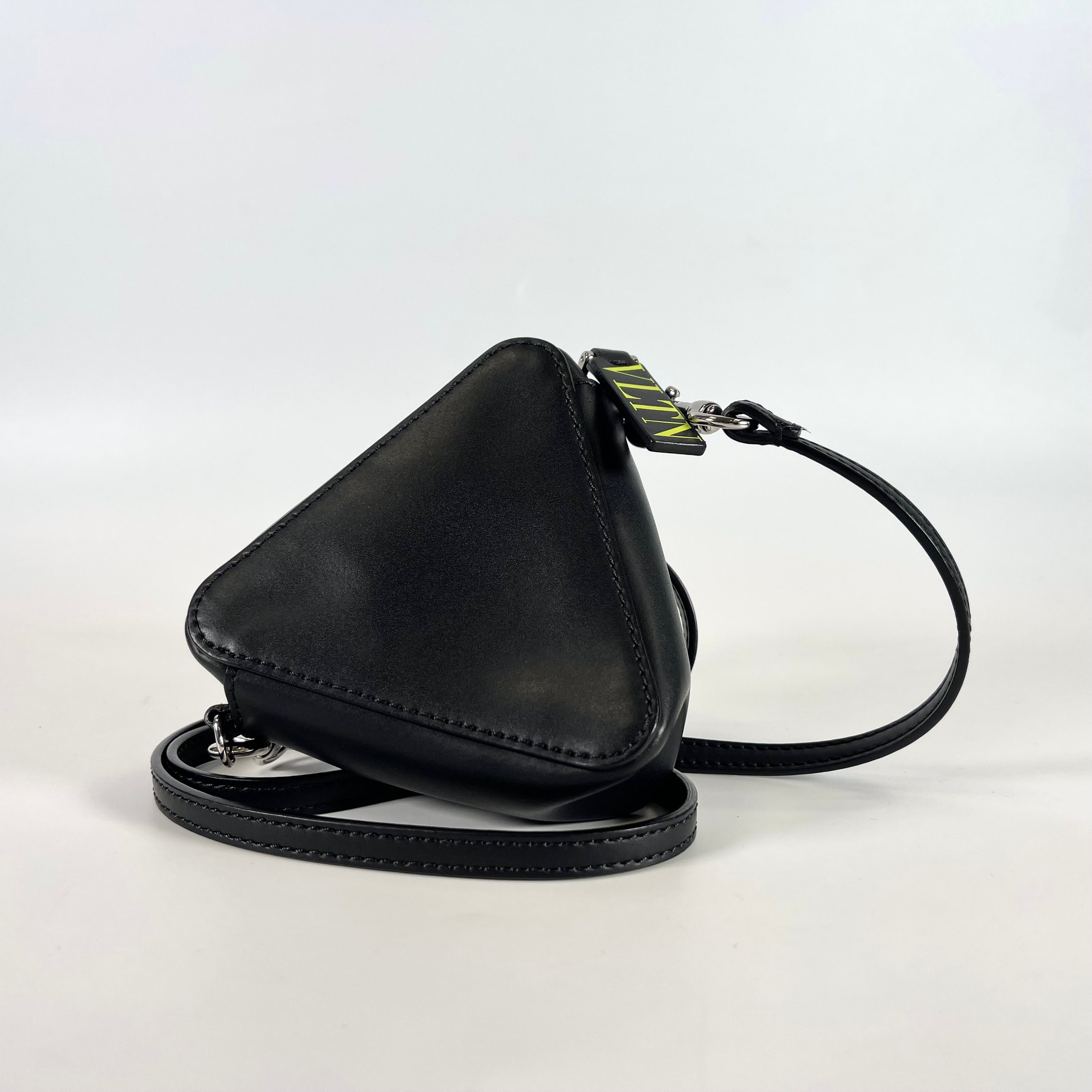 2512 secondhand  VALENTINO shoulder mini pouch