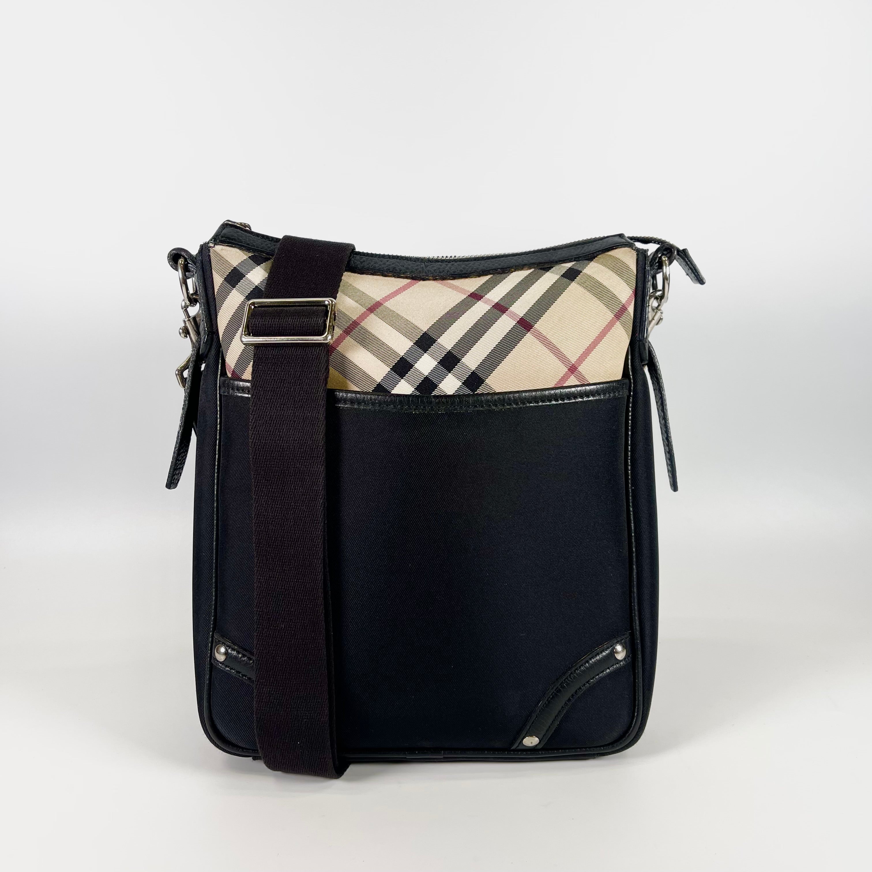 2512 secondhand  BURBERRY shoulderbag