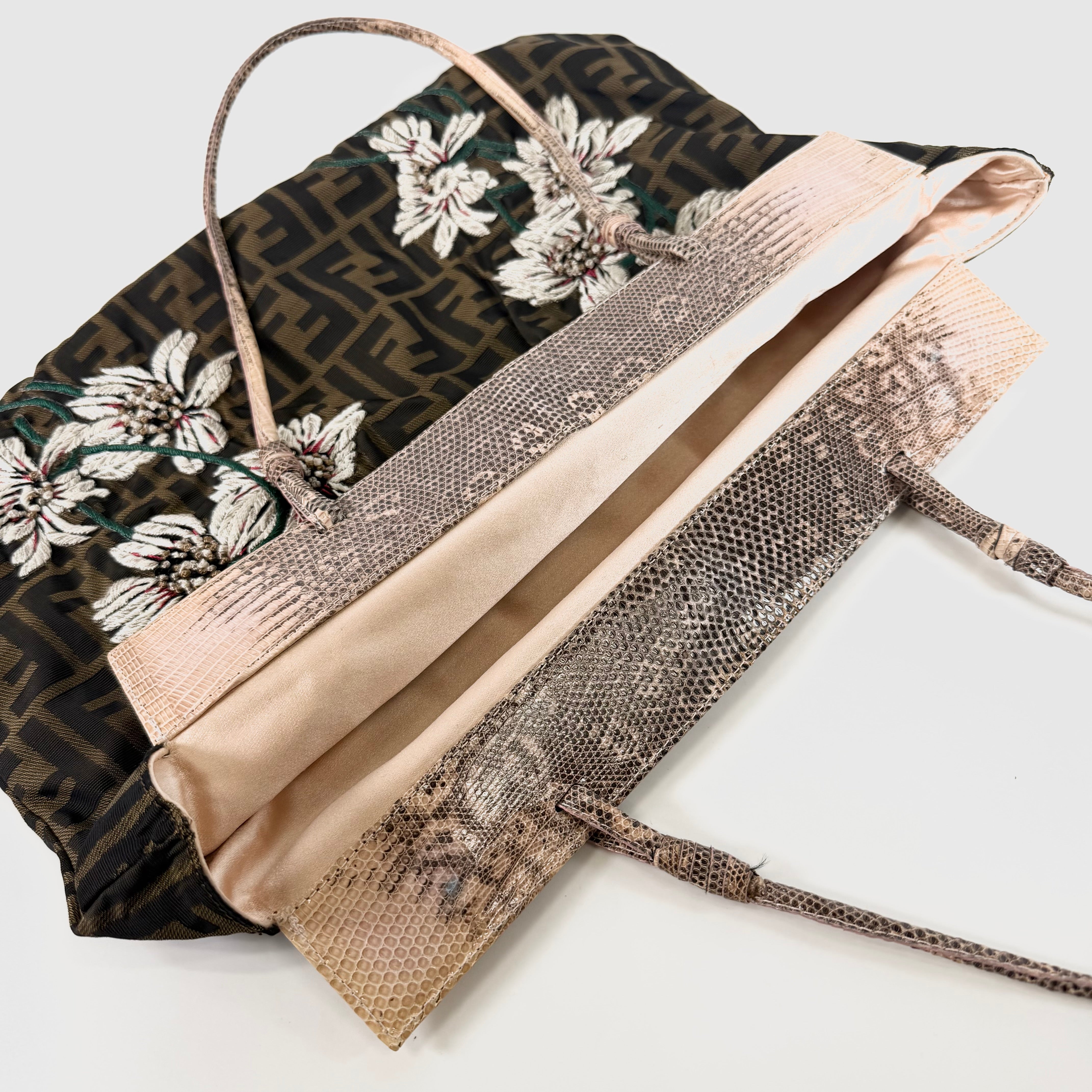 2608 secondhand FENDI hand bag