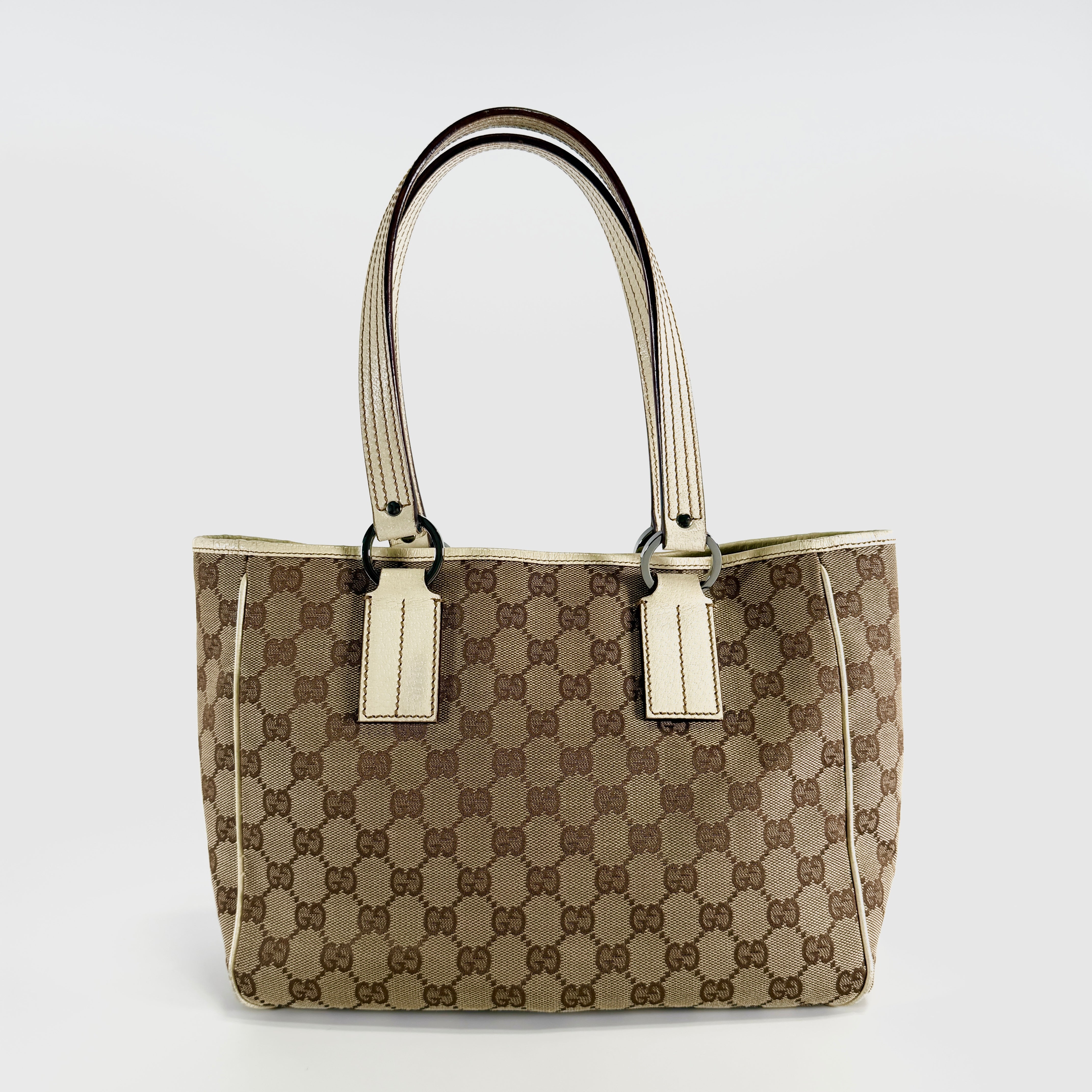 2606 secondhand GUCCI GG canvas hand bag