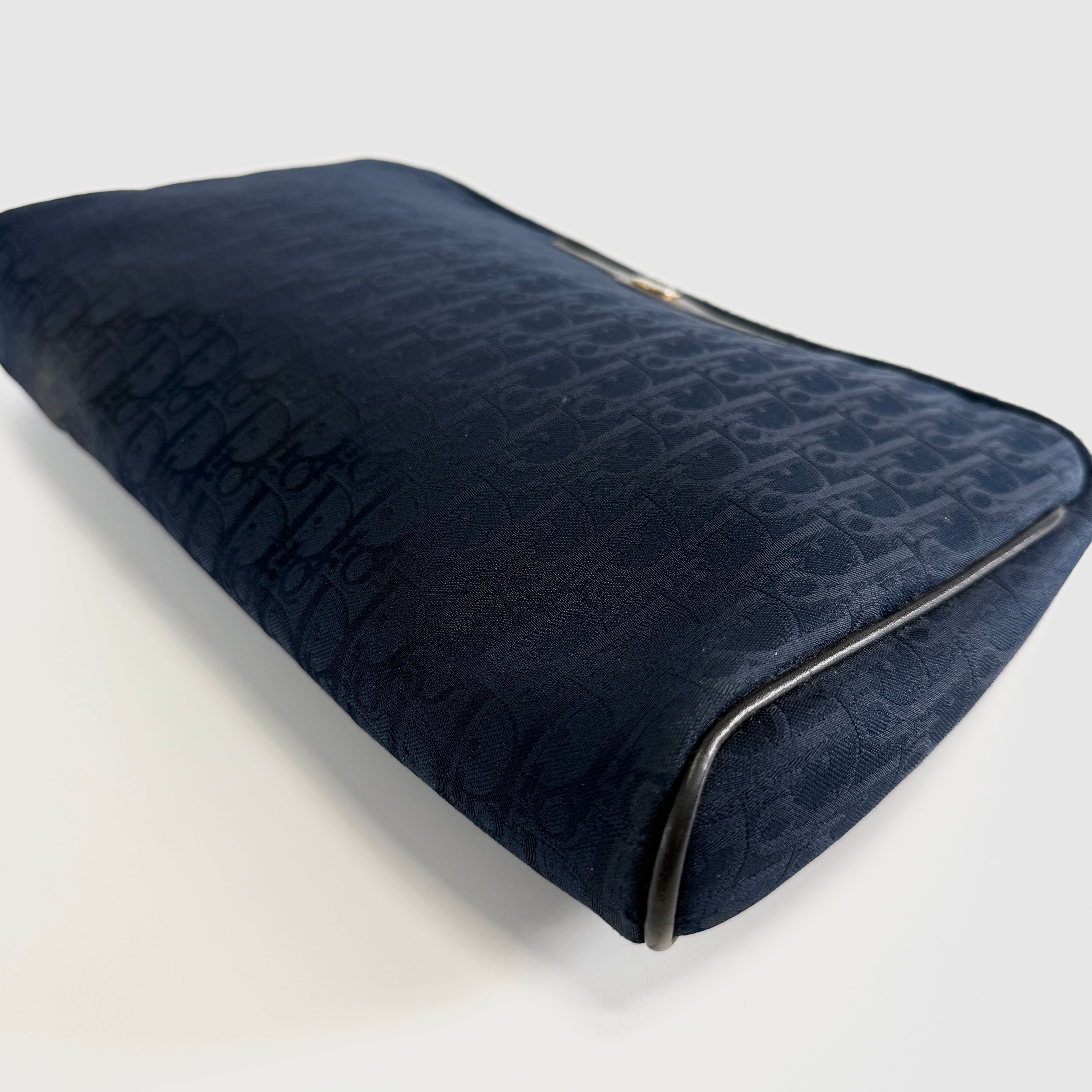 2607 secondhand CD pouch