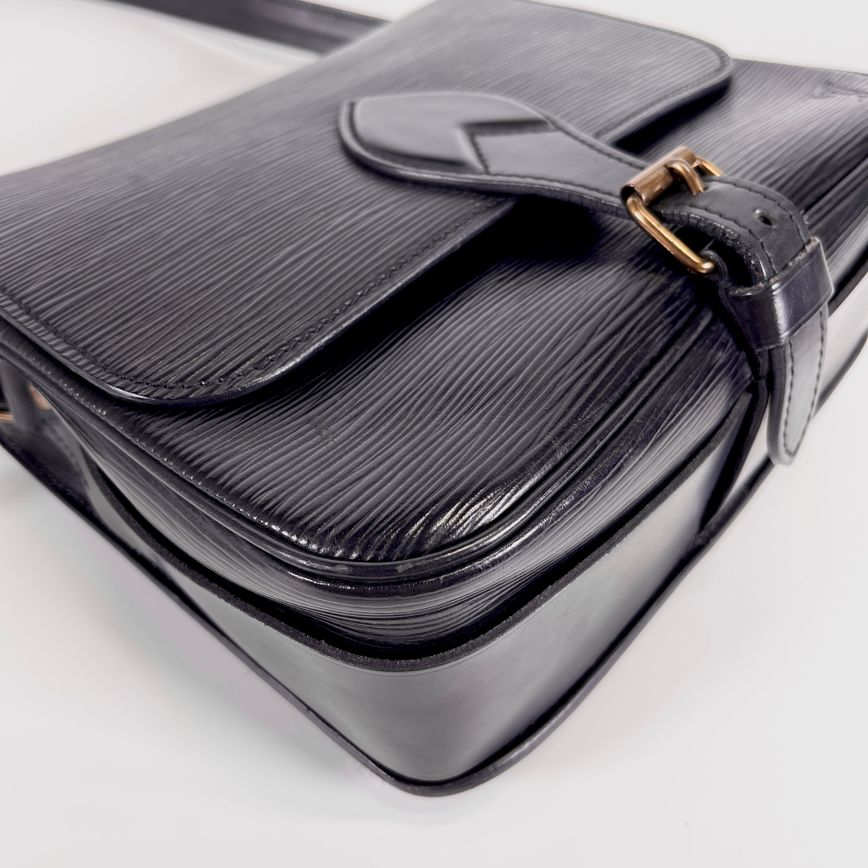 2604 secondhand LV Epi M52242 Cult Ciel black