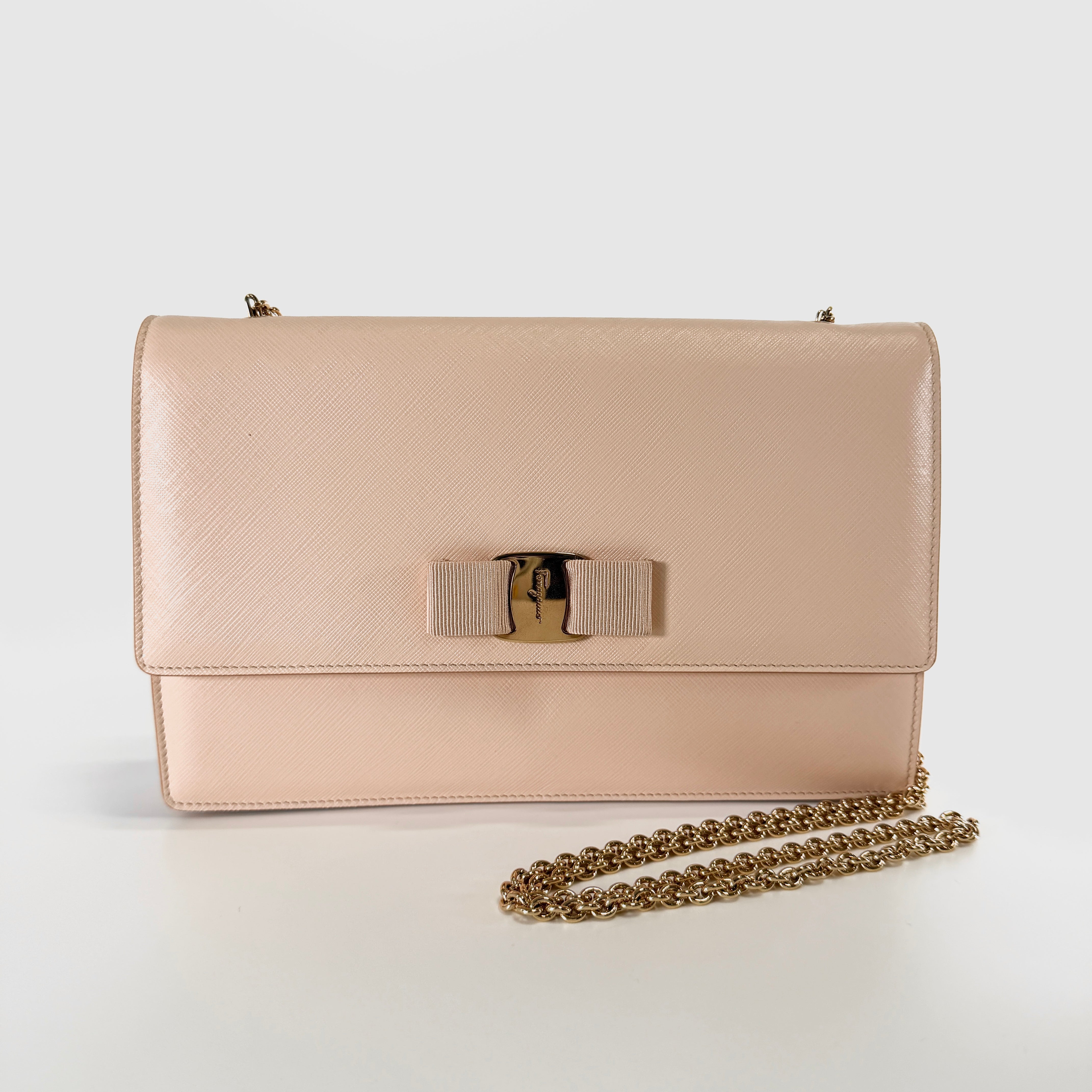 2607 secondhand Ferragamo Vara Ribbon leather Chain Shoulder Bag beige