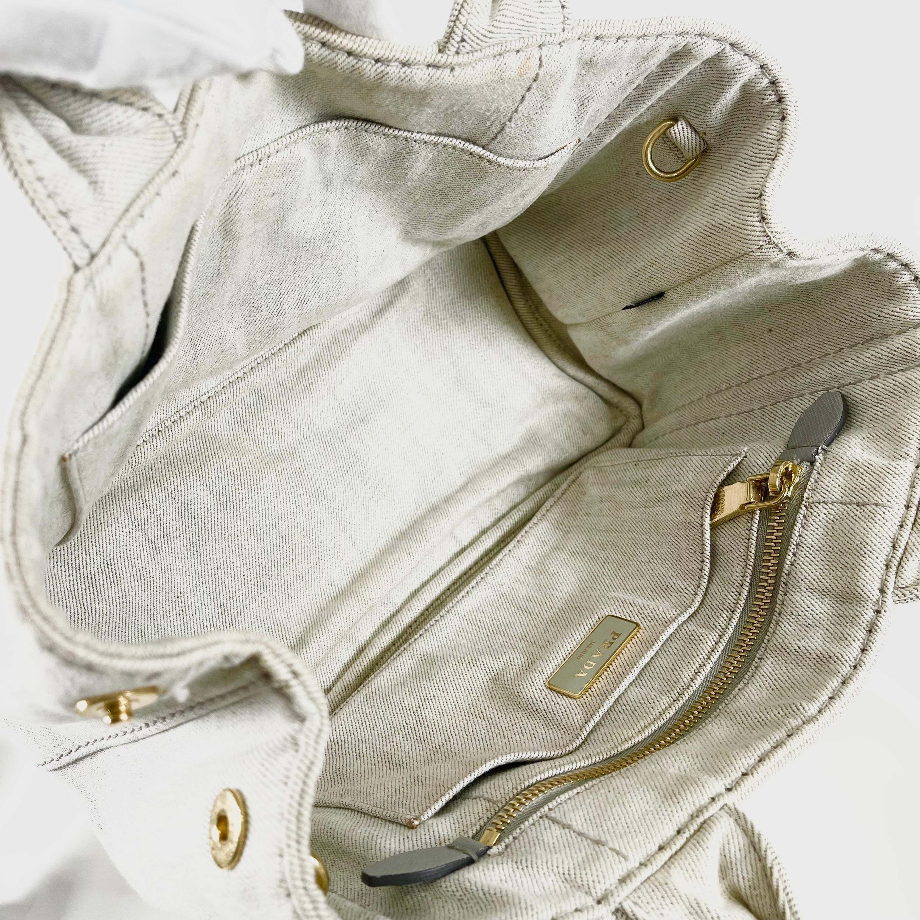 2605 secondhand PRADA hand bag