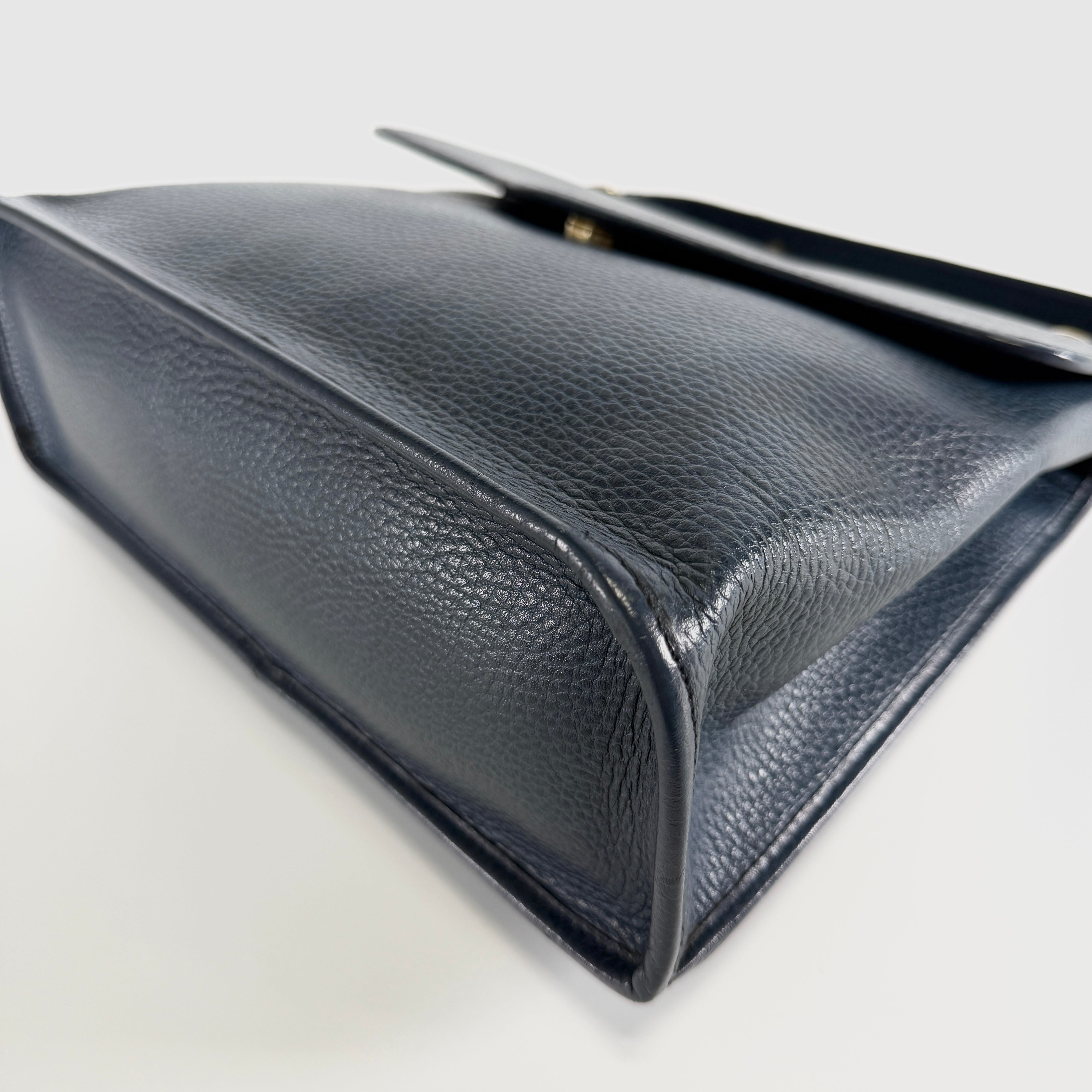 2607 secondhand CD hand bag