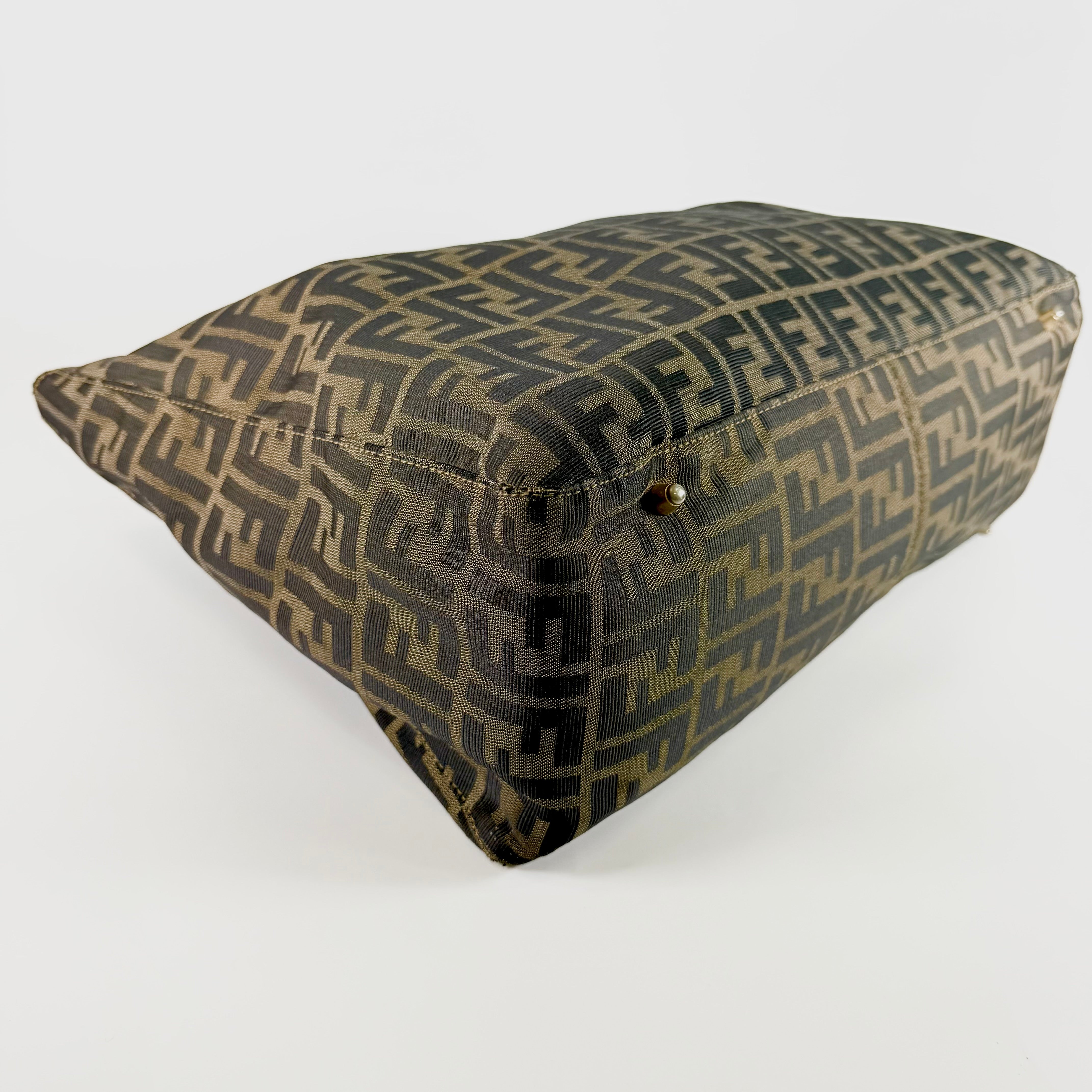 2607 secondhand FENDI Handbag FF Gold-tone Hardware Old Fendi Interior Upper Section Peeling Bottom Stain