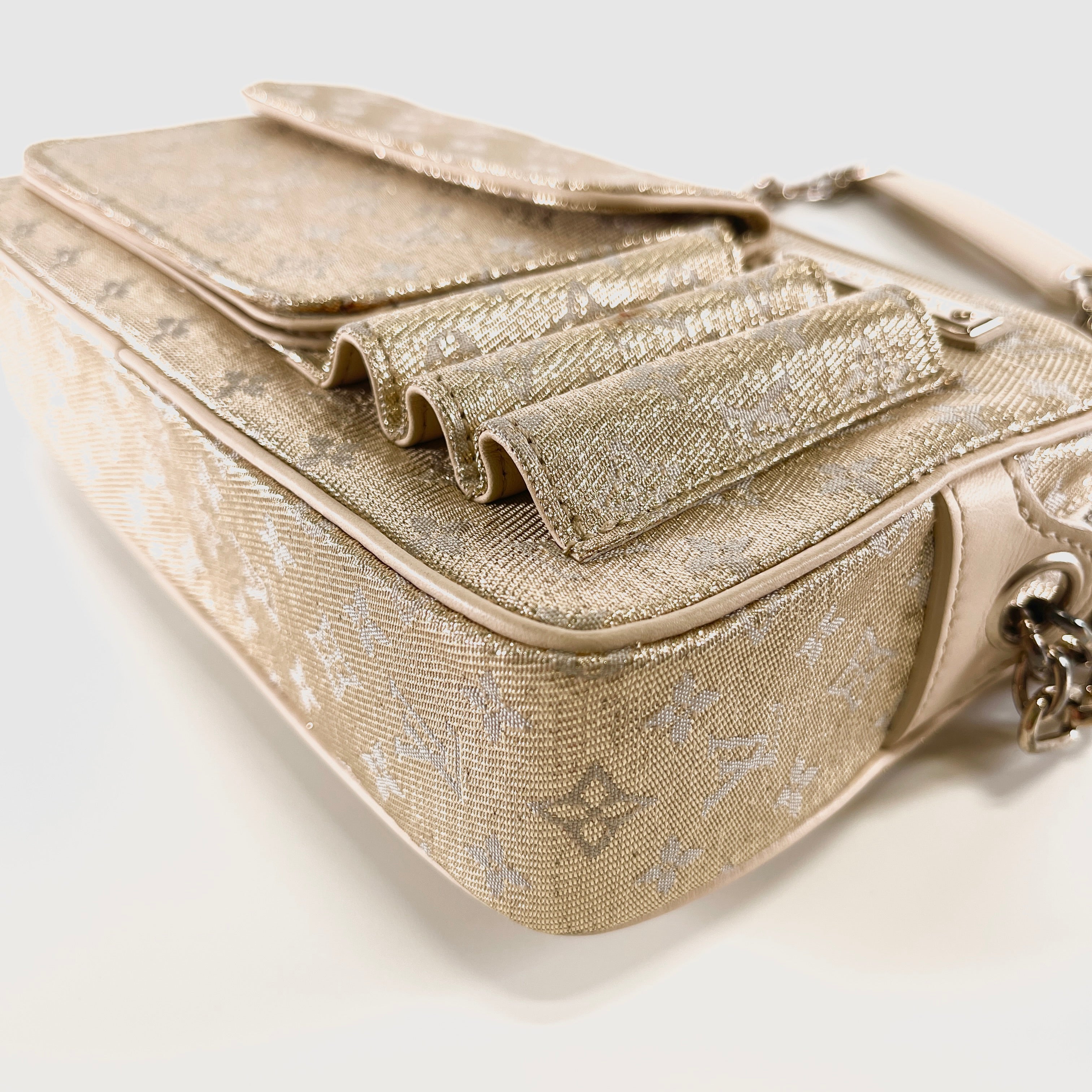2606 secondhand LV Monogram Shine