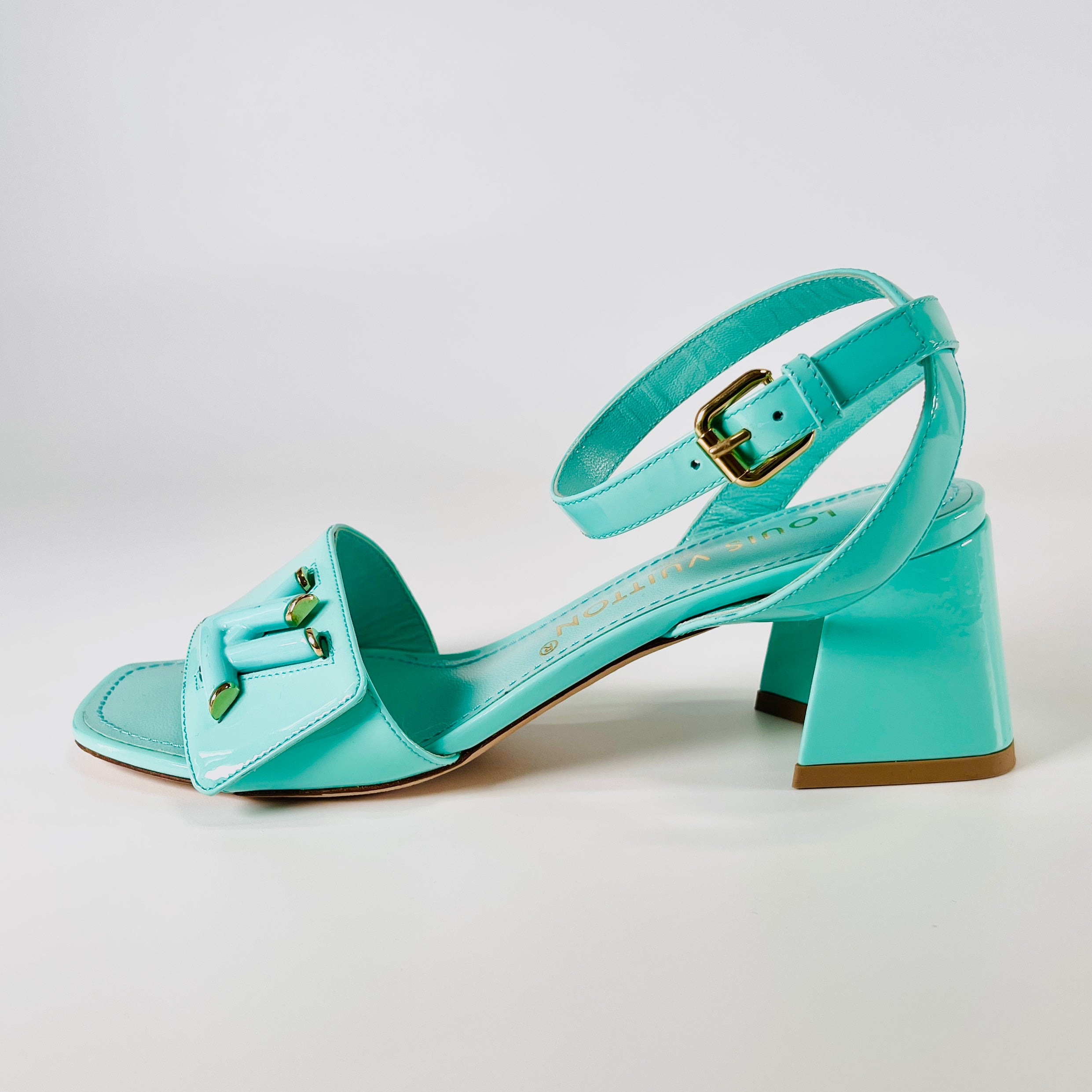 2602 secondhand LV Sandals