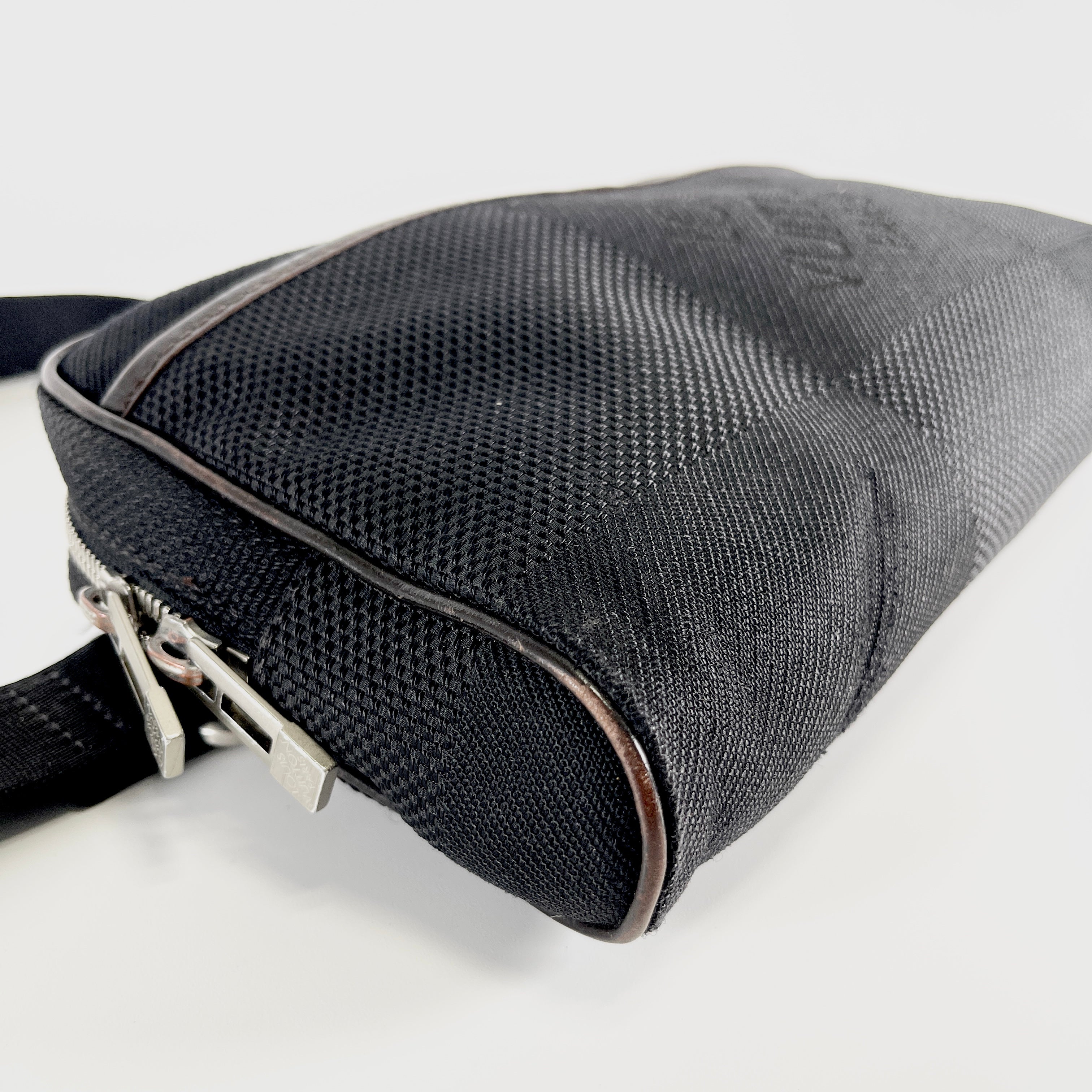 2606 secondhand LV Damier Jean Acrobatics