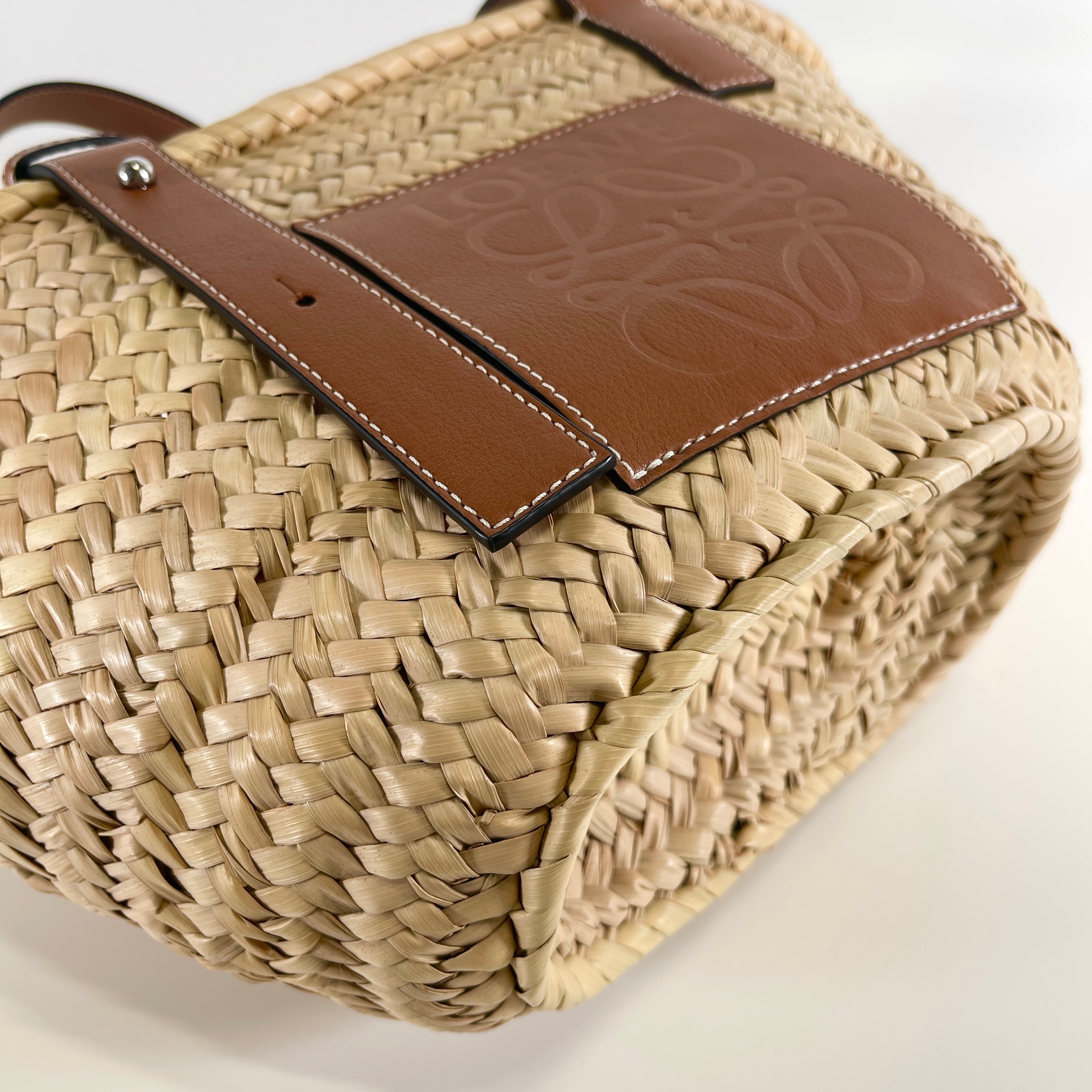 2605 secondhand LOEWE straw bag small Brown