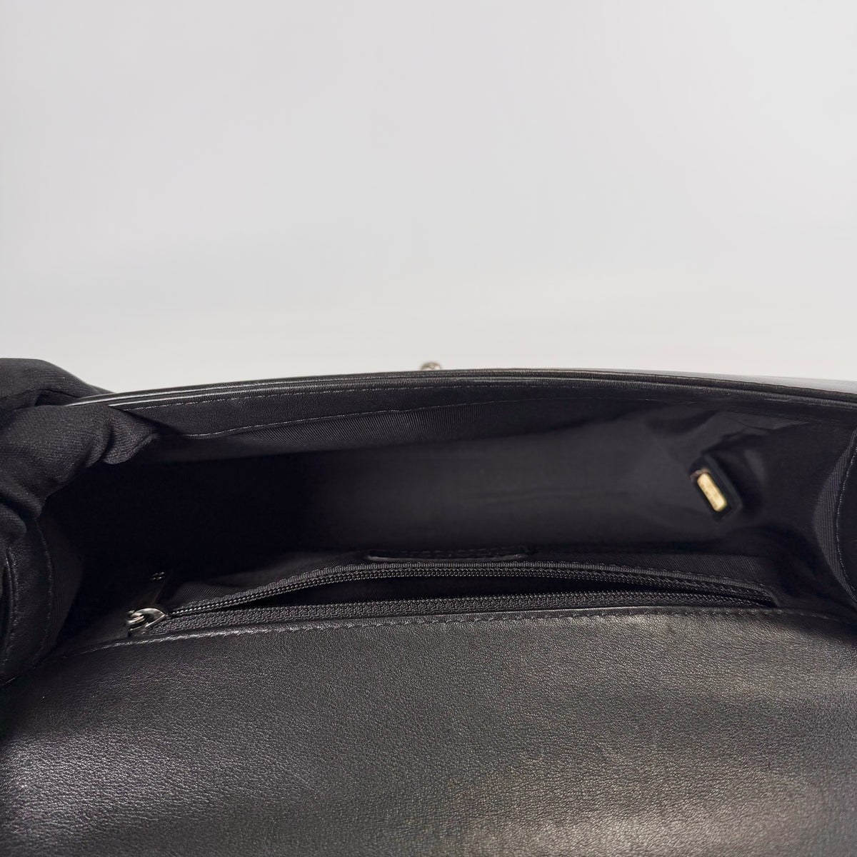 2607 secondhand CHANEL Boy Lamb black