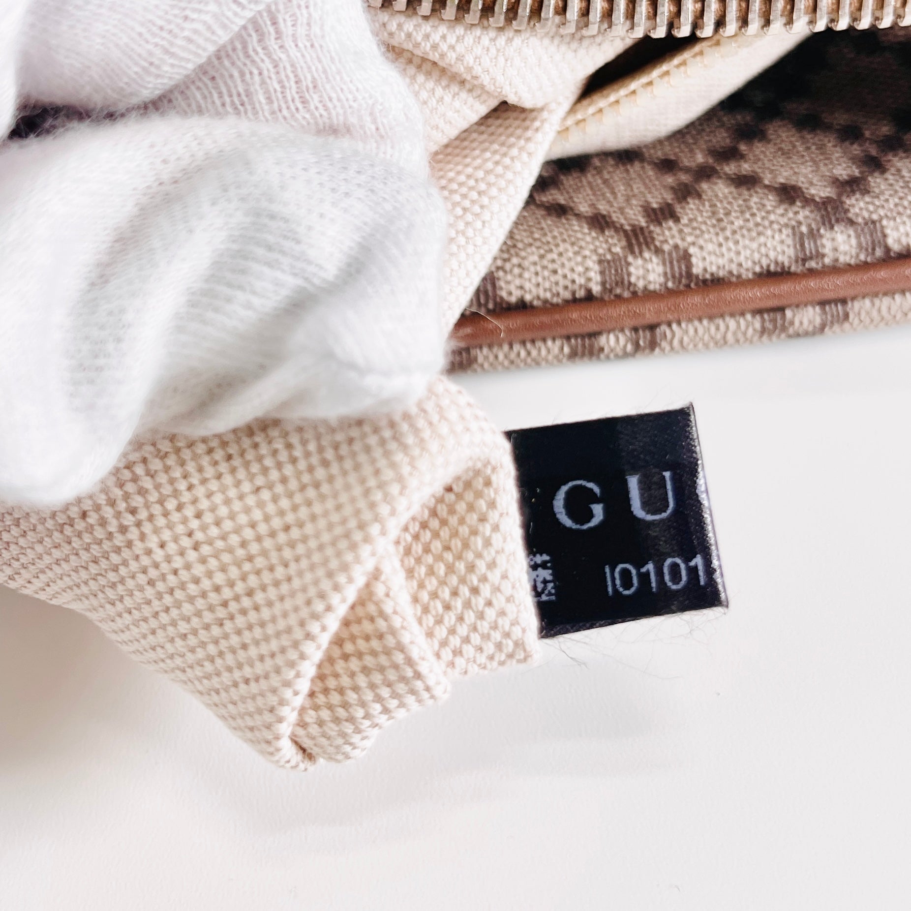 2604 secondhand GUCCI Diamante Messenger Shoulder bag