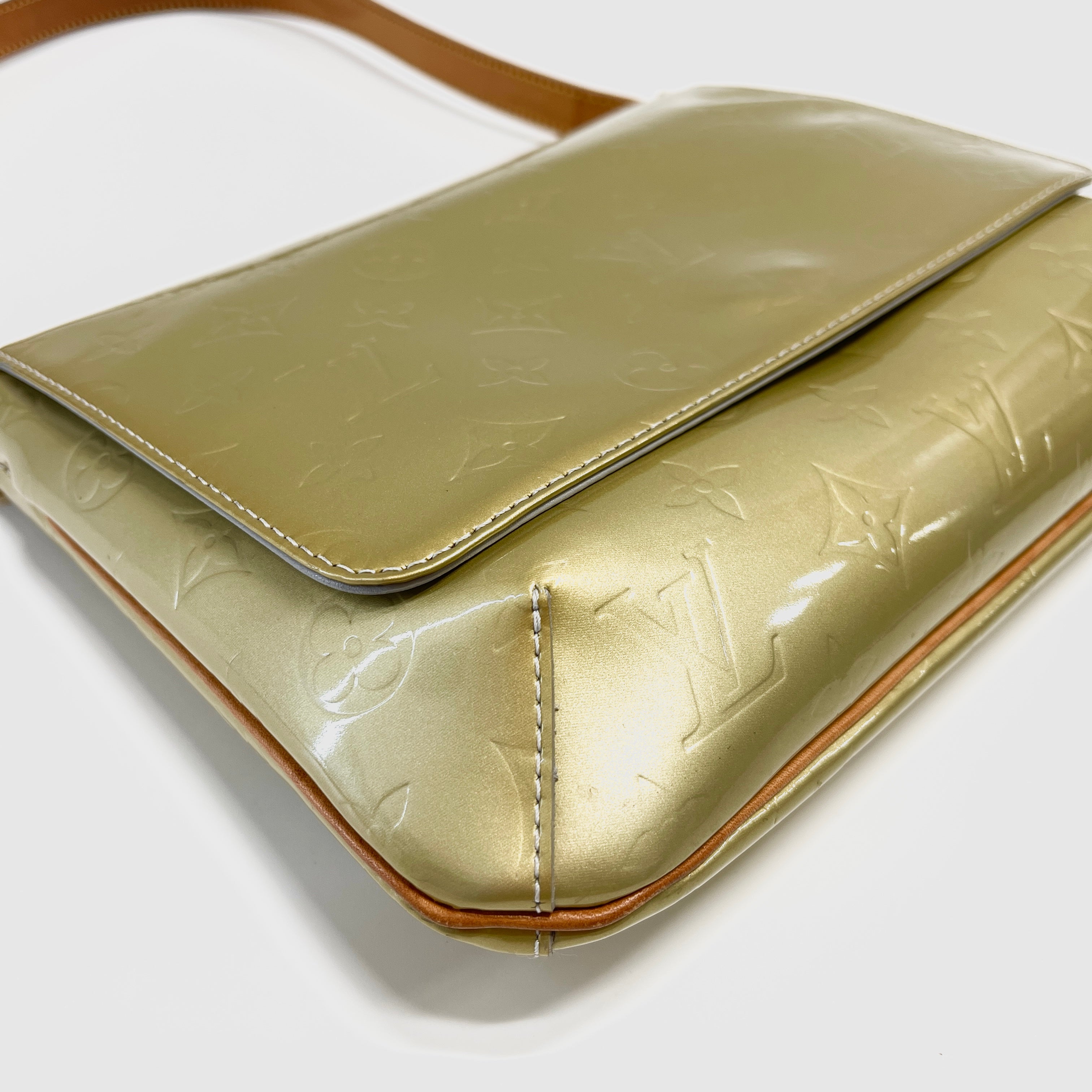 2605 secondhand LV Monogram Vernis Thompson Street