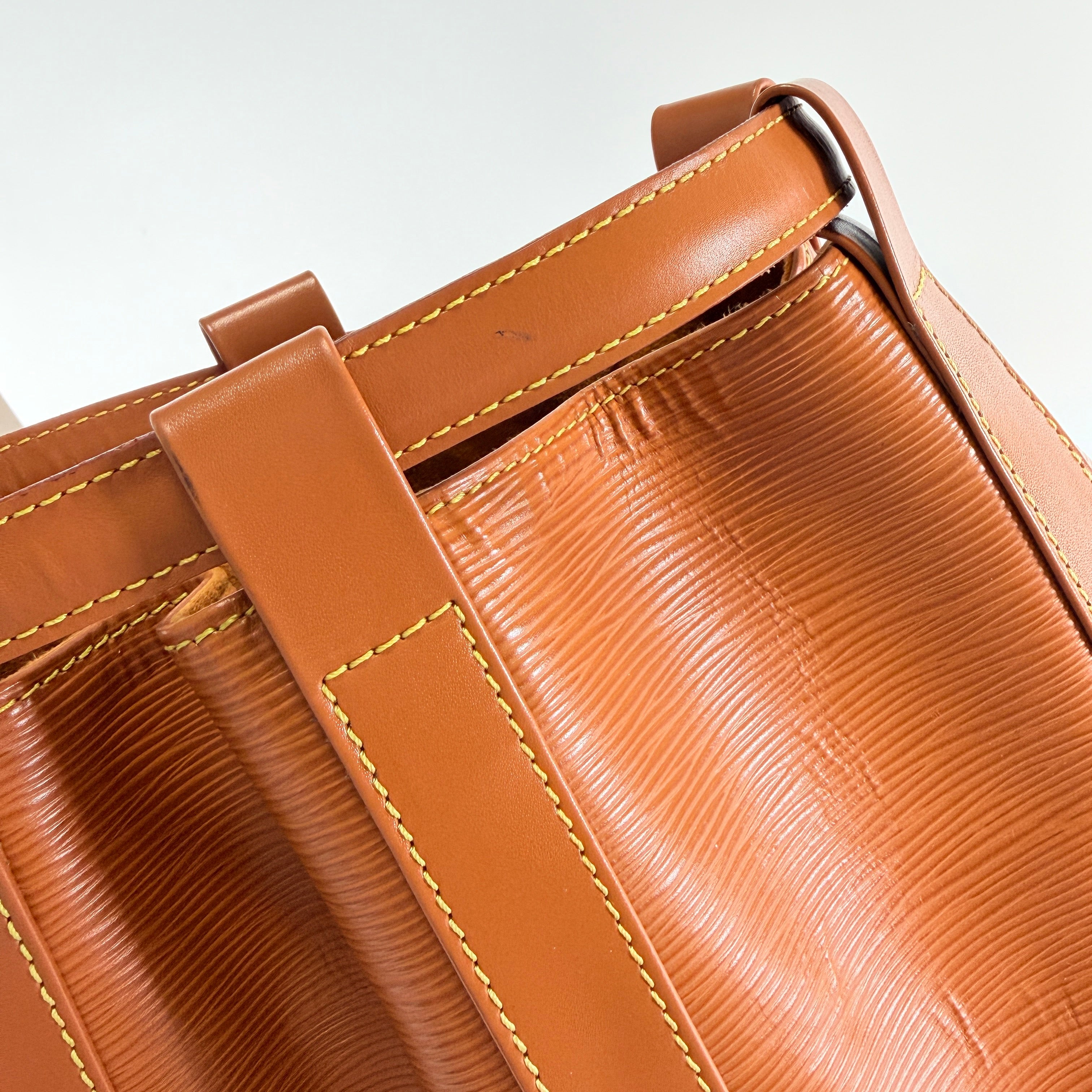 2608 secondhand LV Epi Randonnee PM
