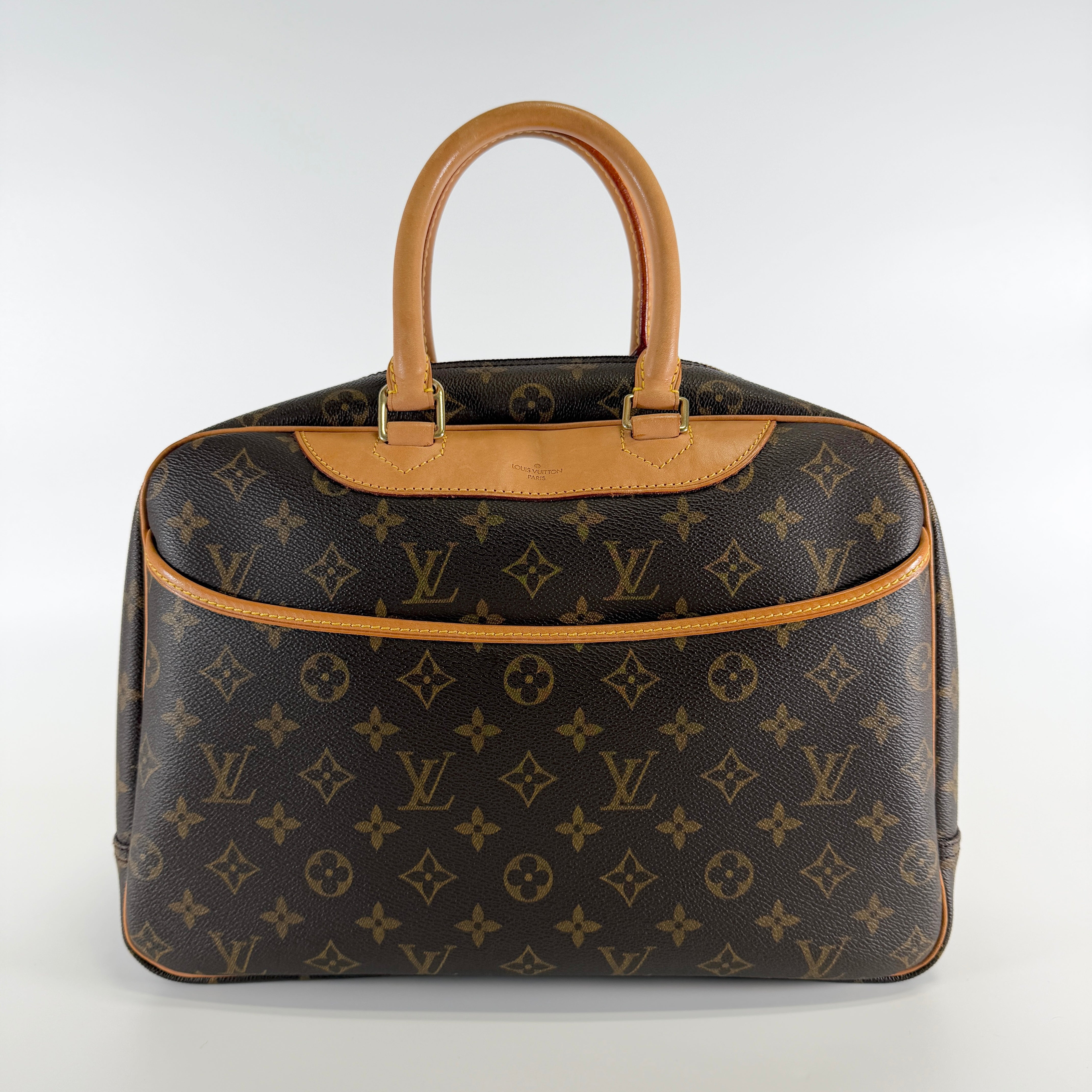 2606 secondhand LV bag / Deauville Monogram leather