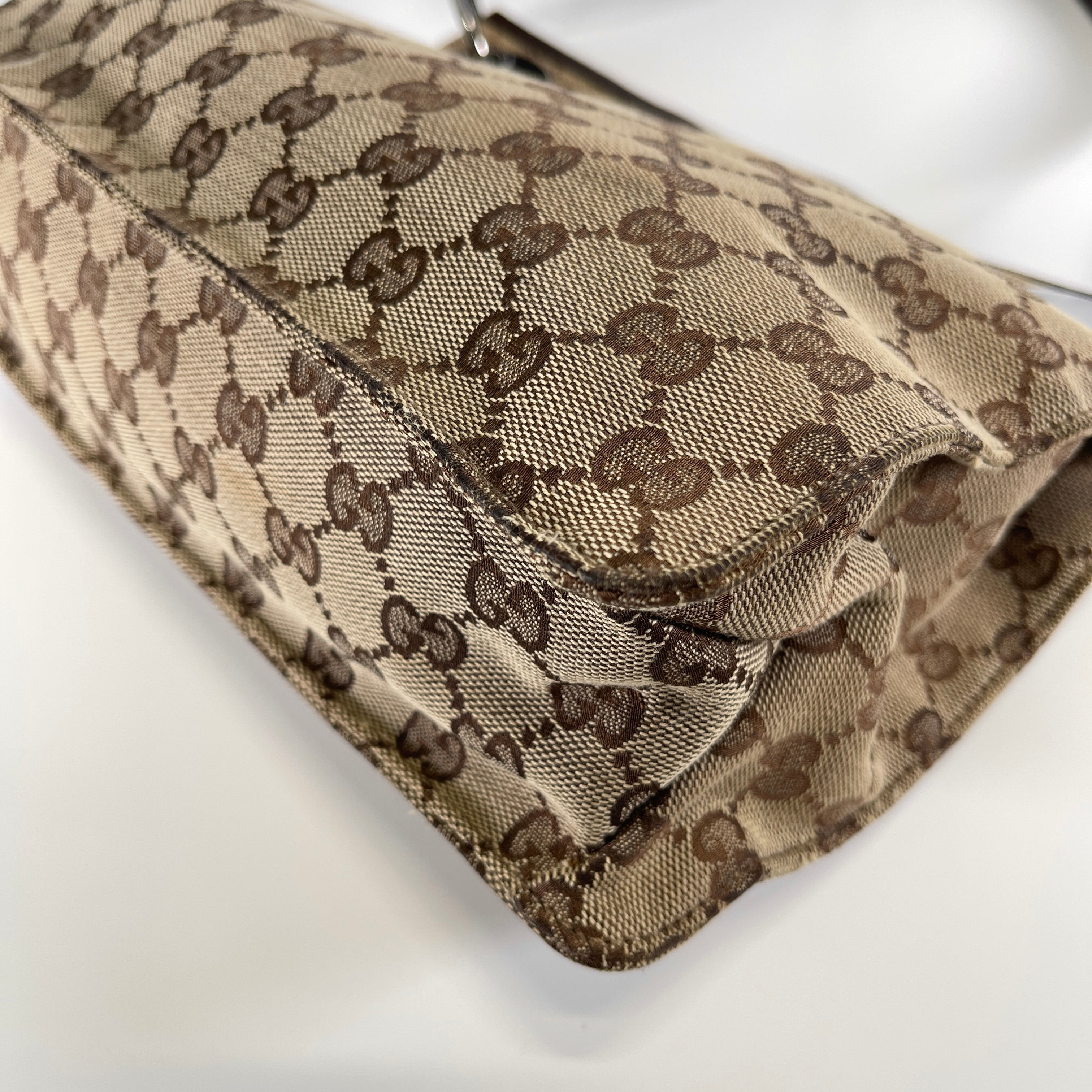 2605 secondhand GUCCI GG canvas Eclipse Shoulder bag