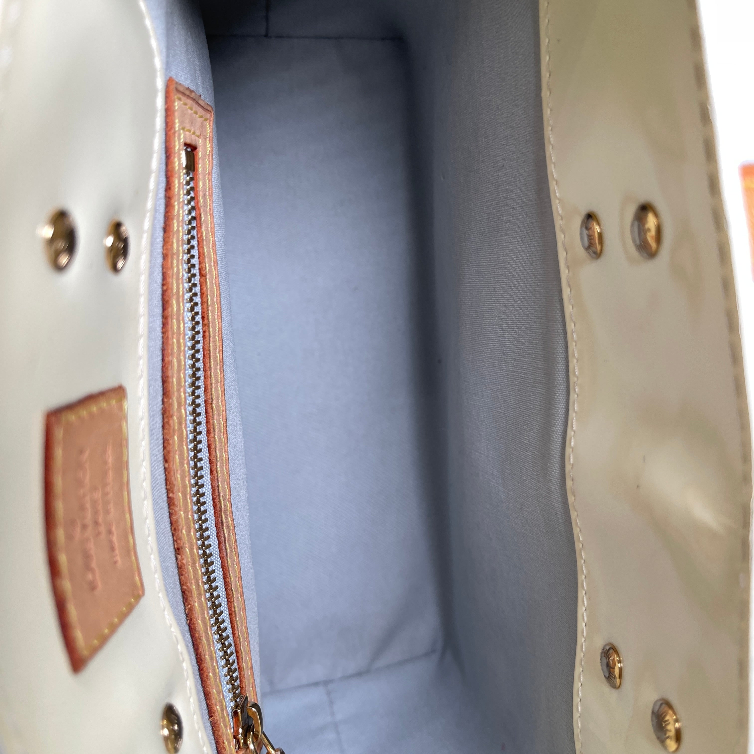 2604 secondhand LV hand bag Lead