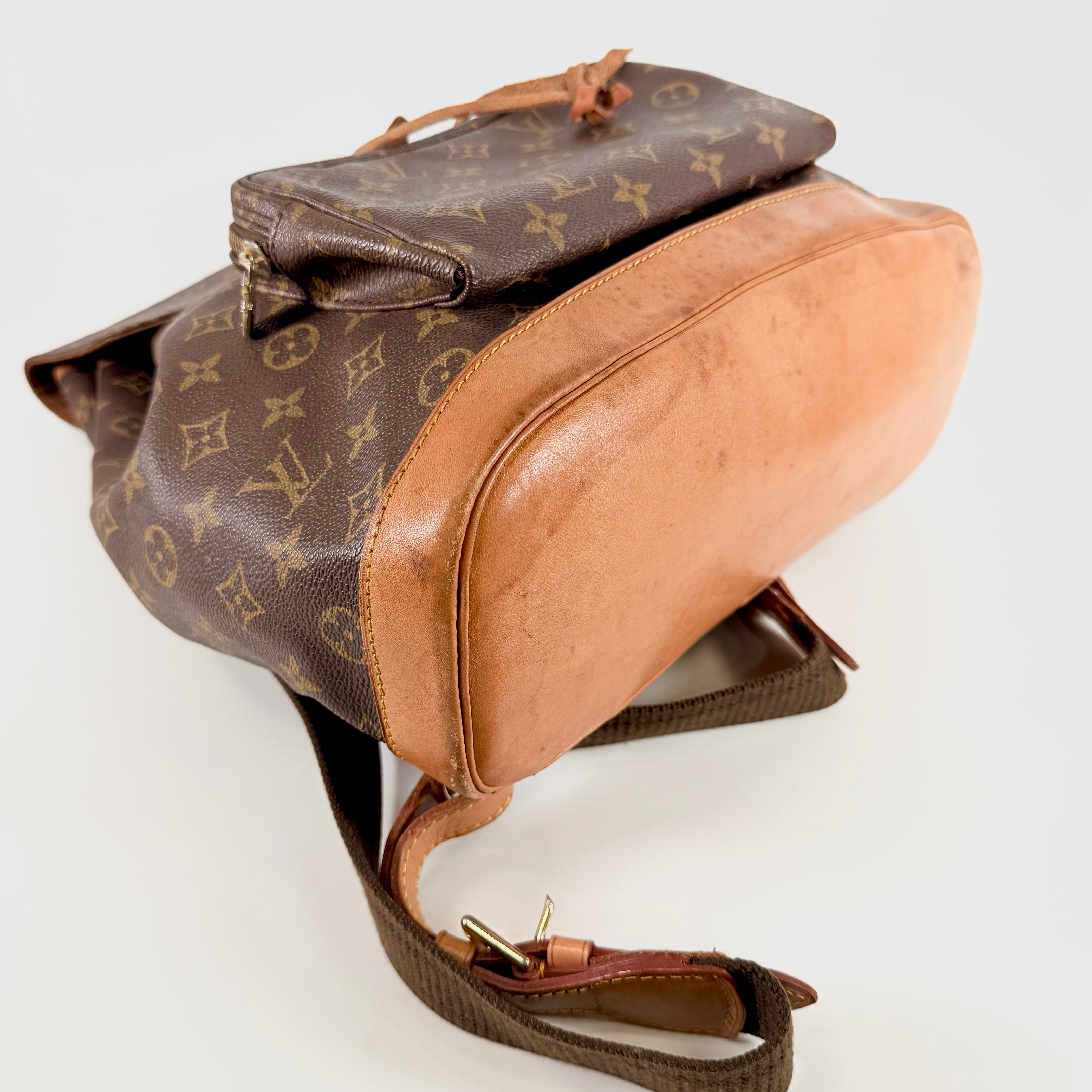 2607 secondhand LOUIS VUITTON Backpack Monogram Leather Water Stains