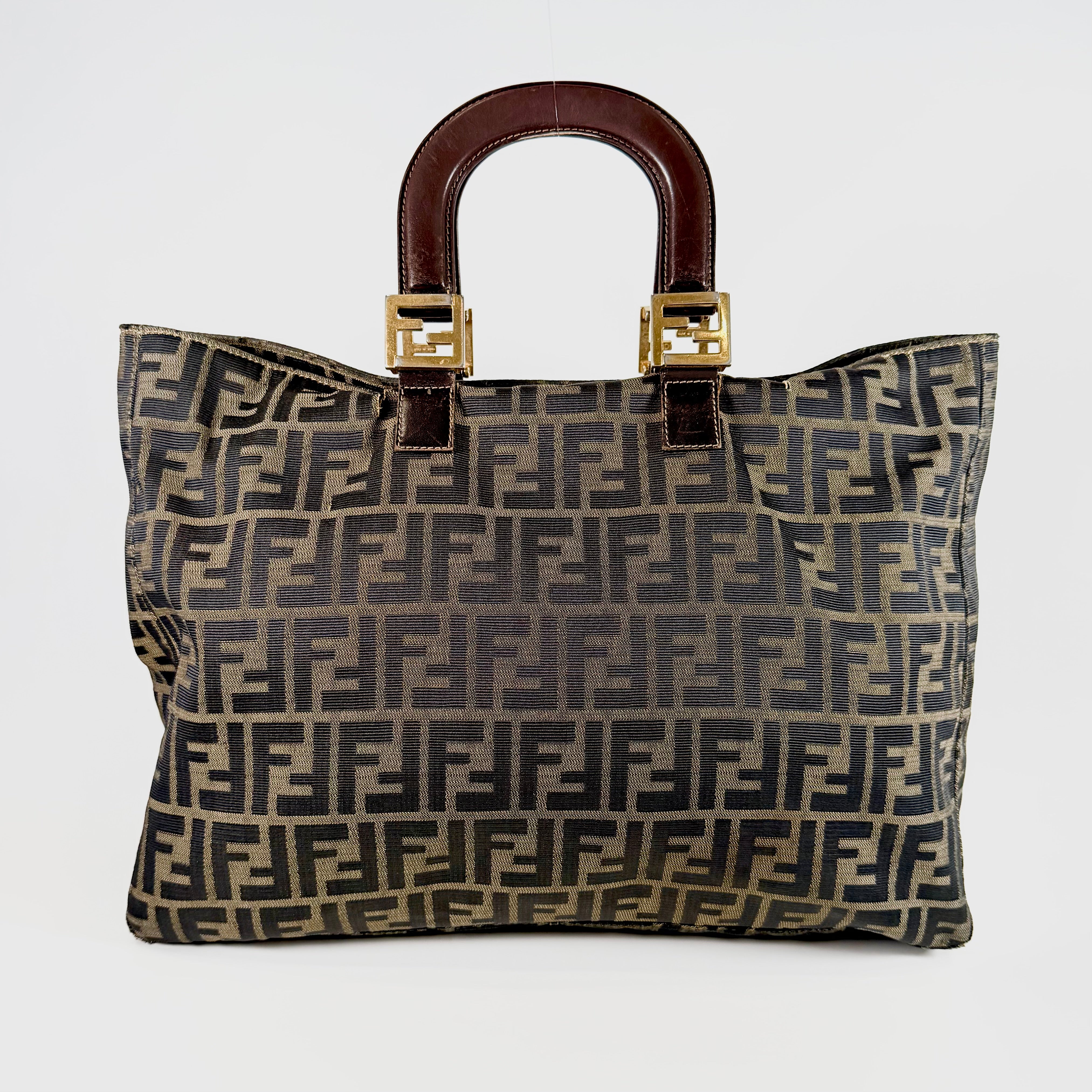 2607 secondhand FENDI Handbag FF Gold-tone Hardware Old Fendi Interior Upper Section Peeling Bottom Stain