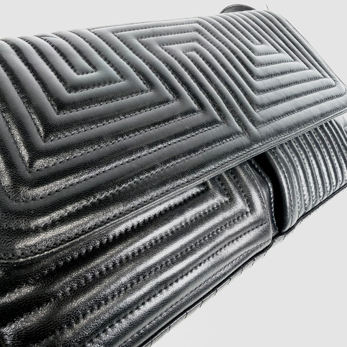 2608 secondhand BALLY hand bag