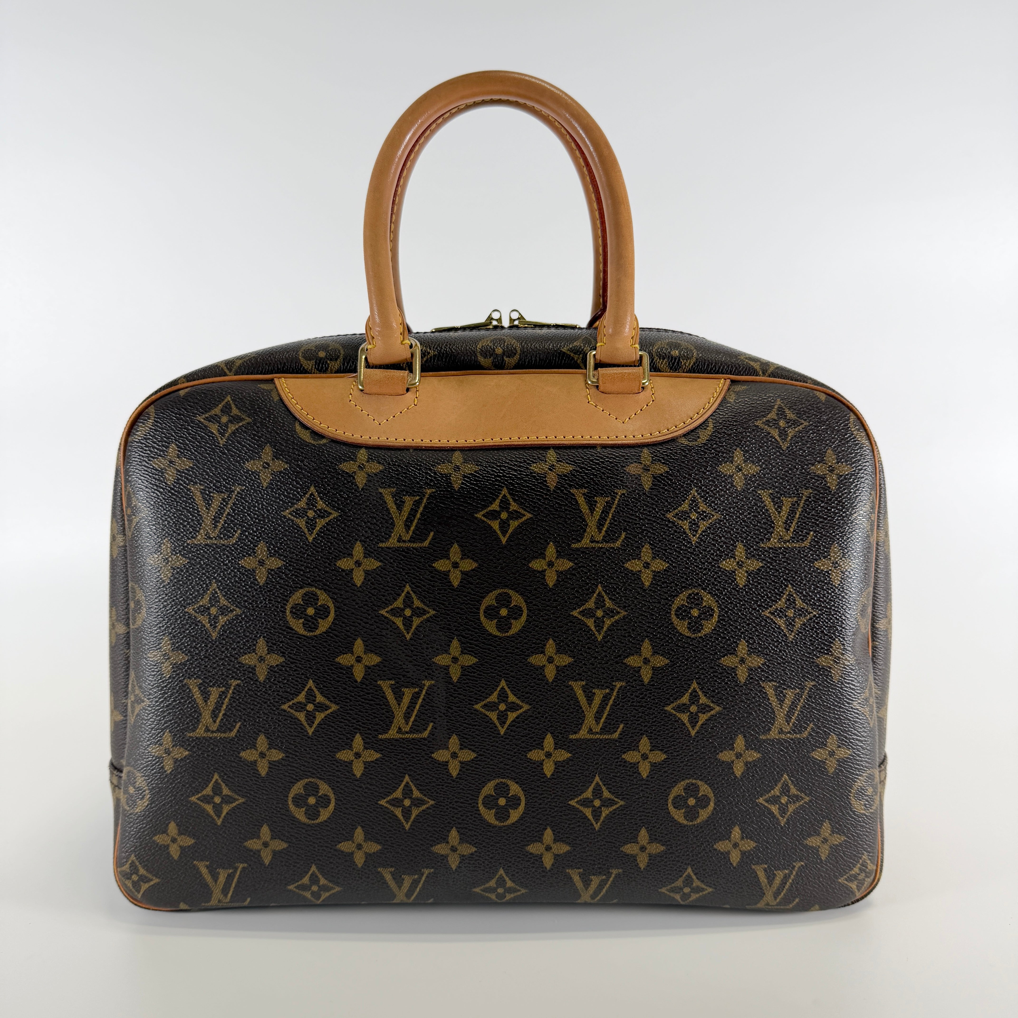 2607 secondhand LV Monogram Deauville