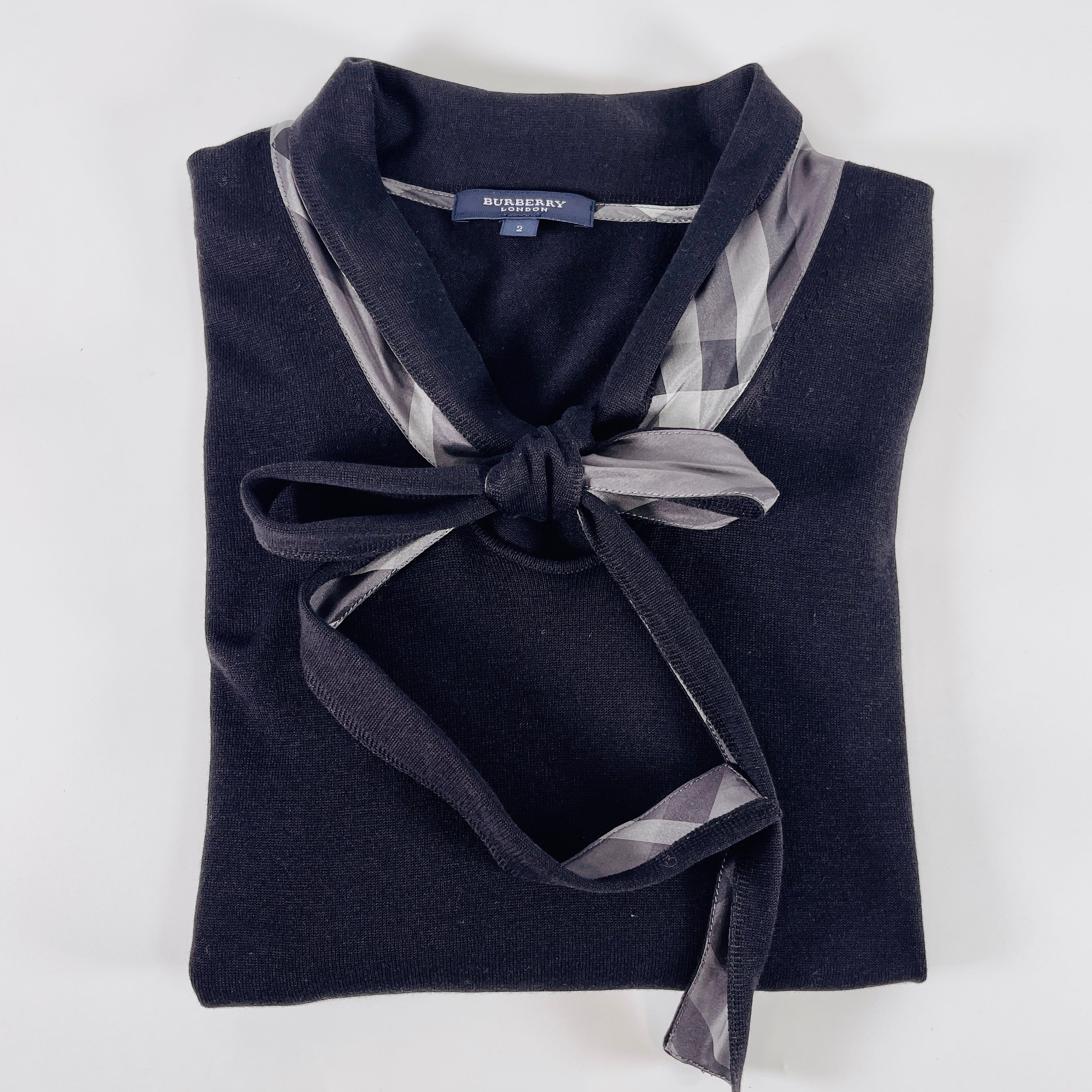 2606 secondhand BURBERRY Tops