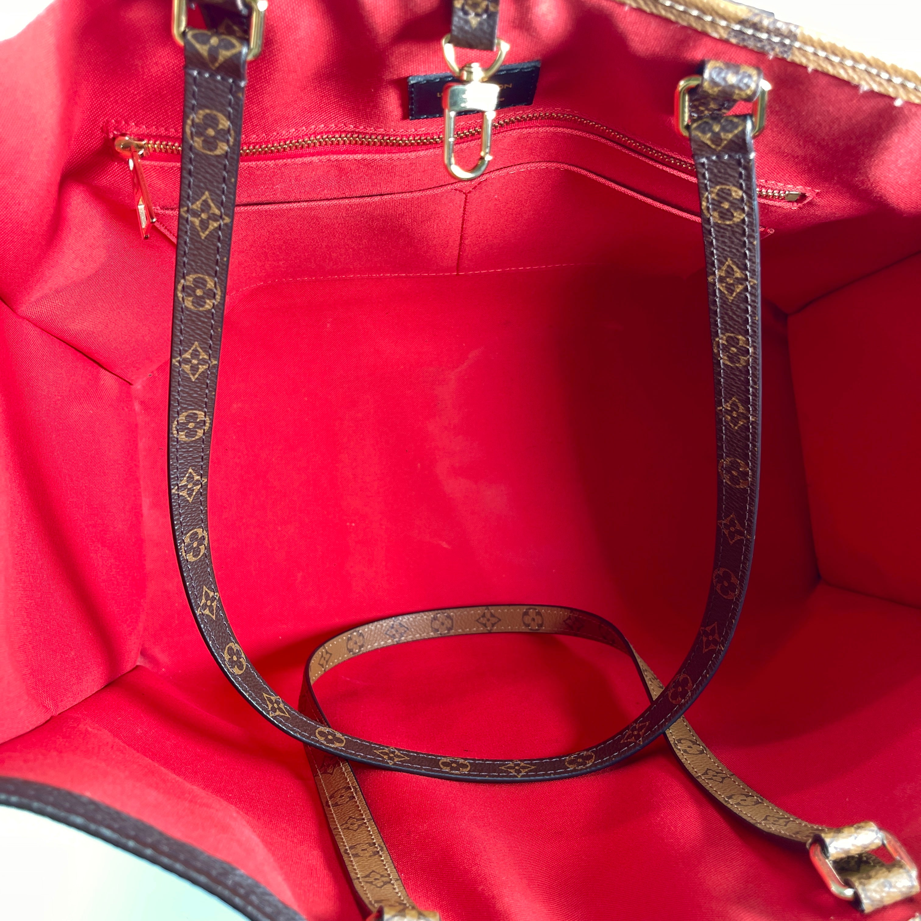2604 secondhand LV On the Go