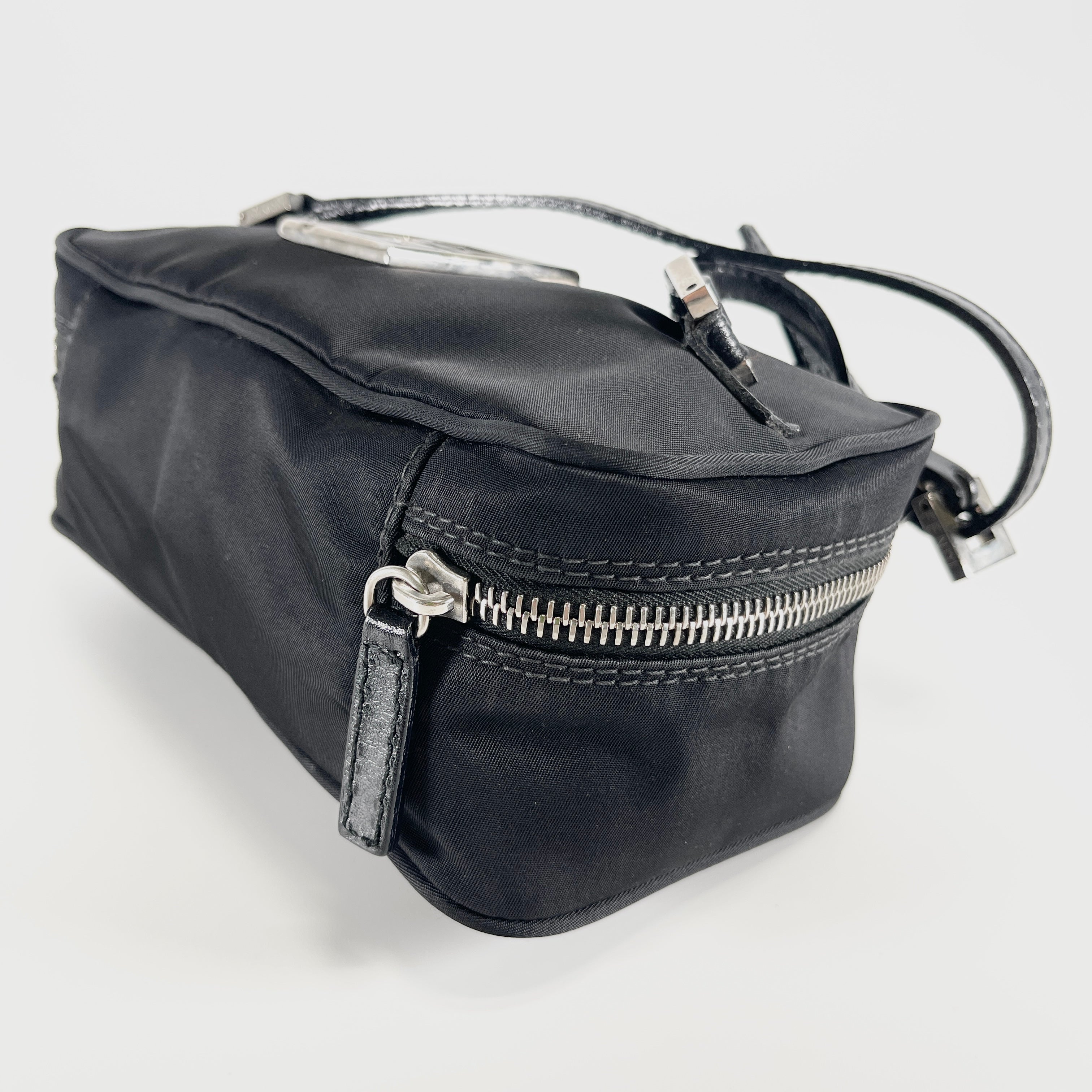 2605 secondhand FENDI nylon Vanity bag