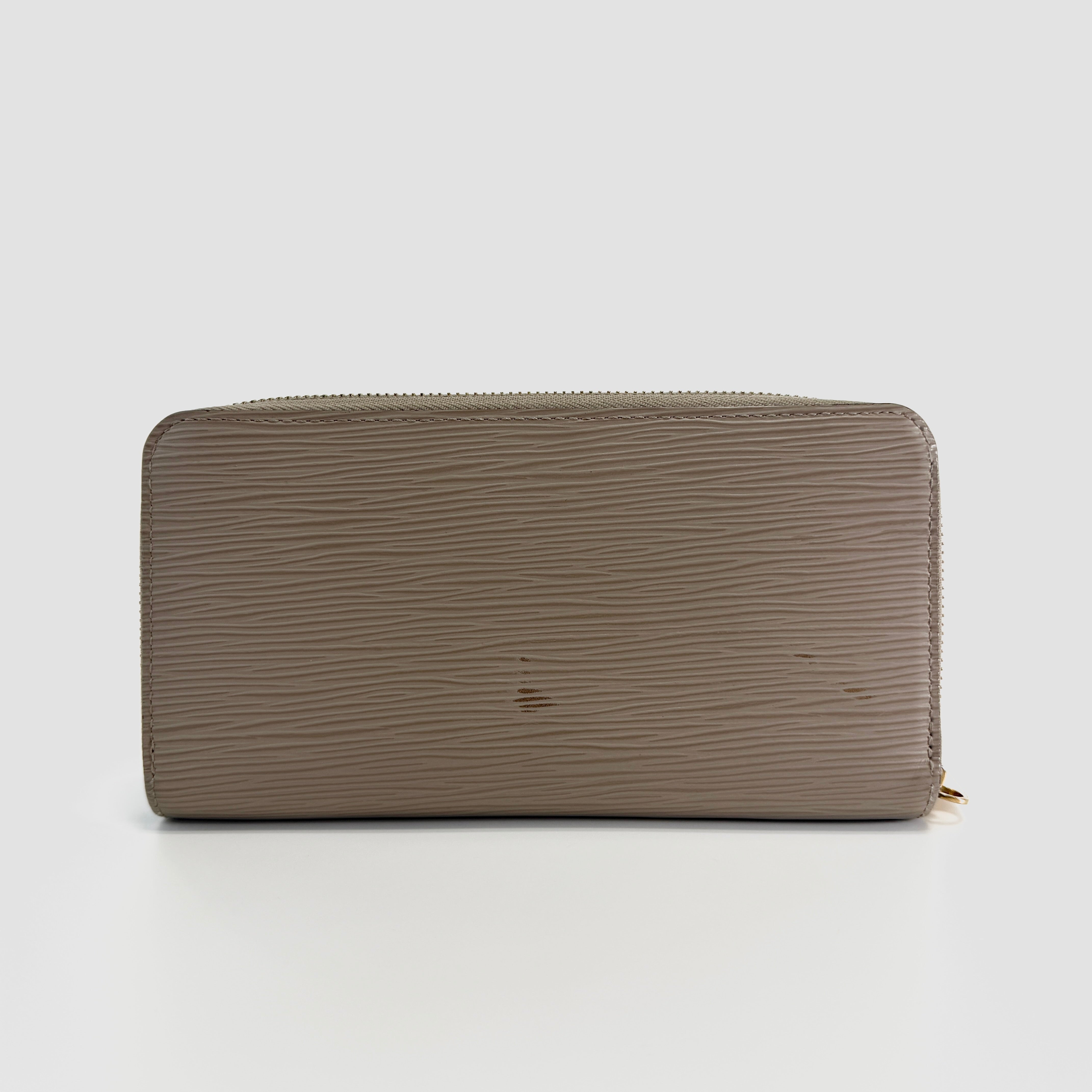 2607 secondhand LV Epi Zippy Wallet