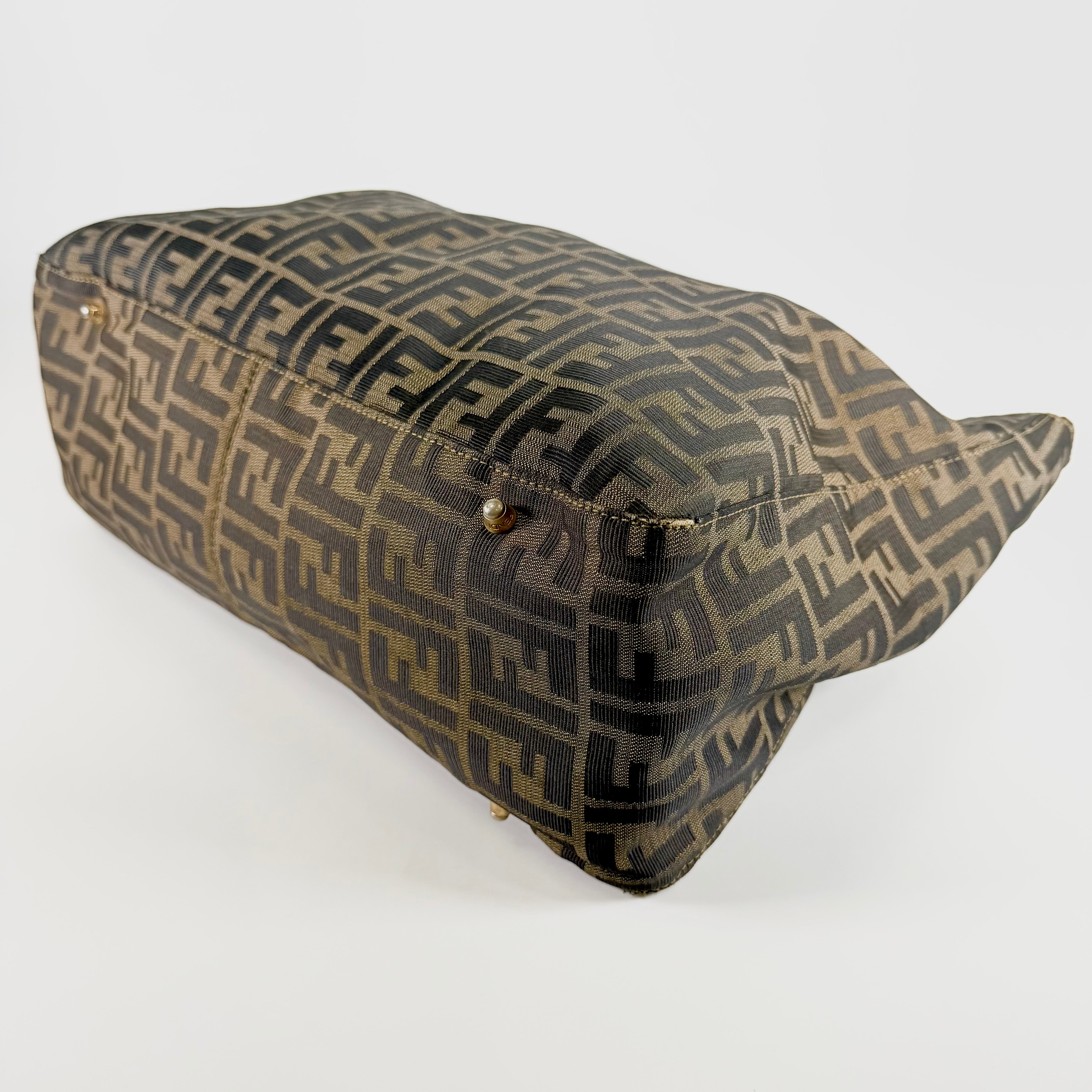 2607 secondhand FENDI Handbag FF Gold-tone Hardware Old Fendi Interior Upper Section Peeling Bottom Stain