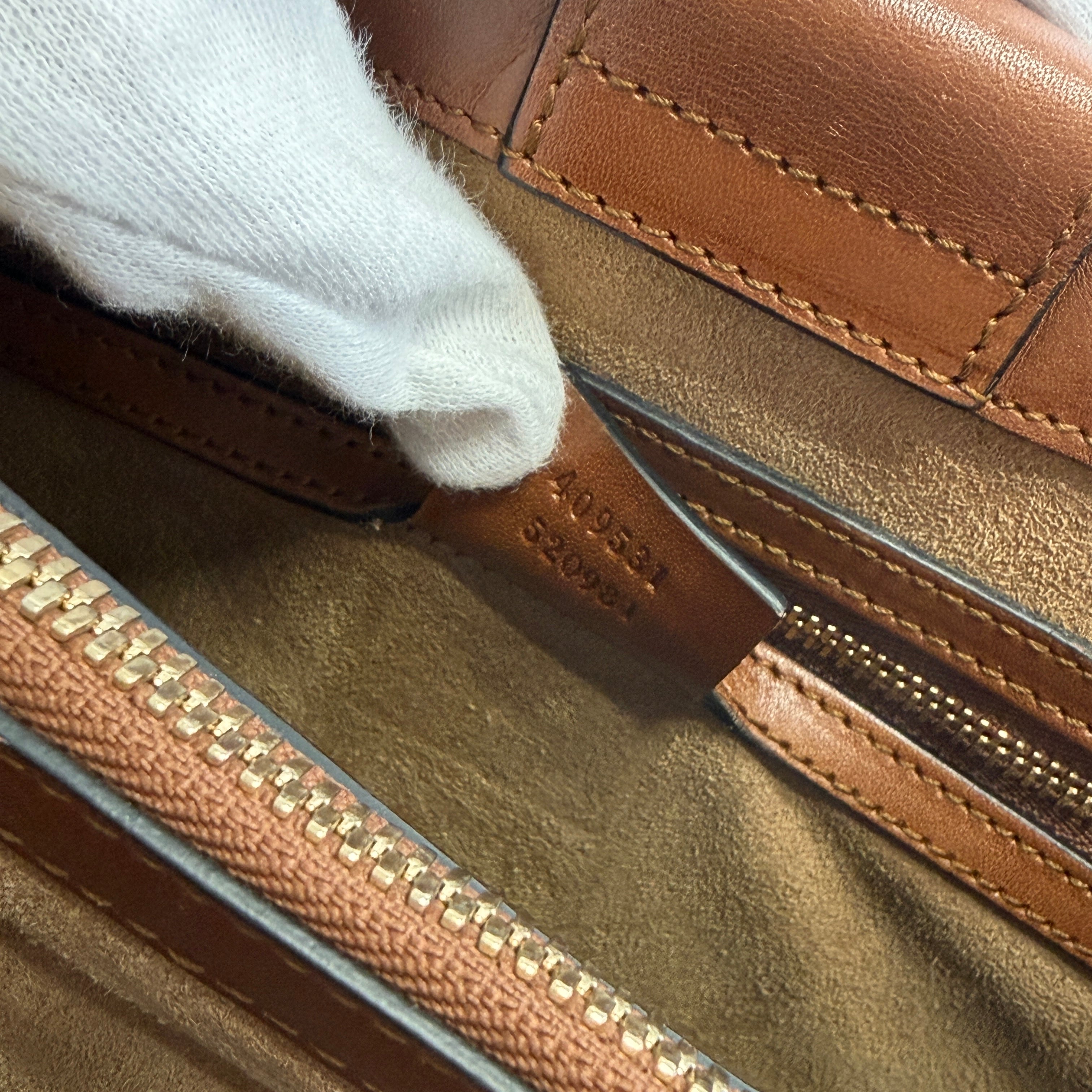 2606 secondhand GUCCI hand bag