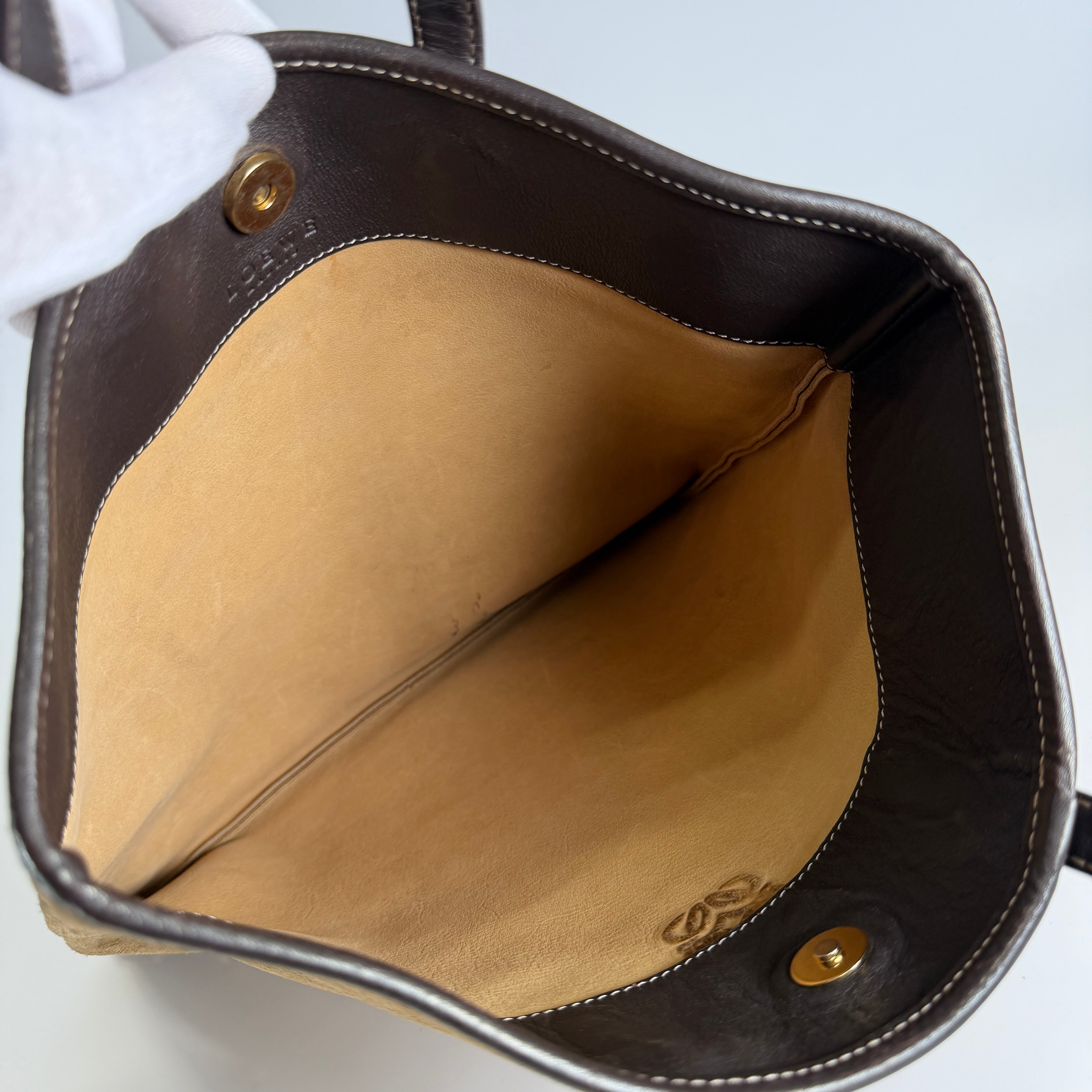 2607 secondhand LOEWE suede hand bag