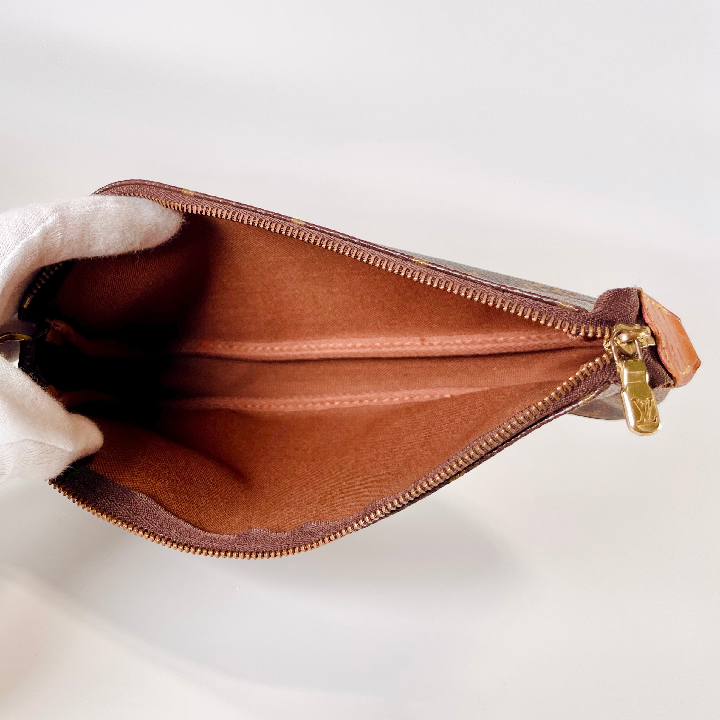 2602 secondhand LV Monogram Pochette accessories M51980 AR0060